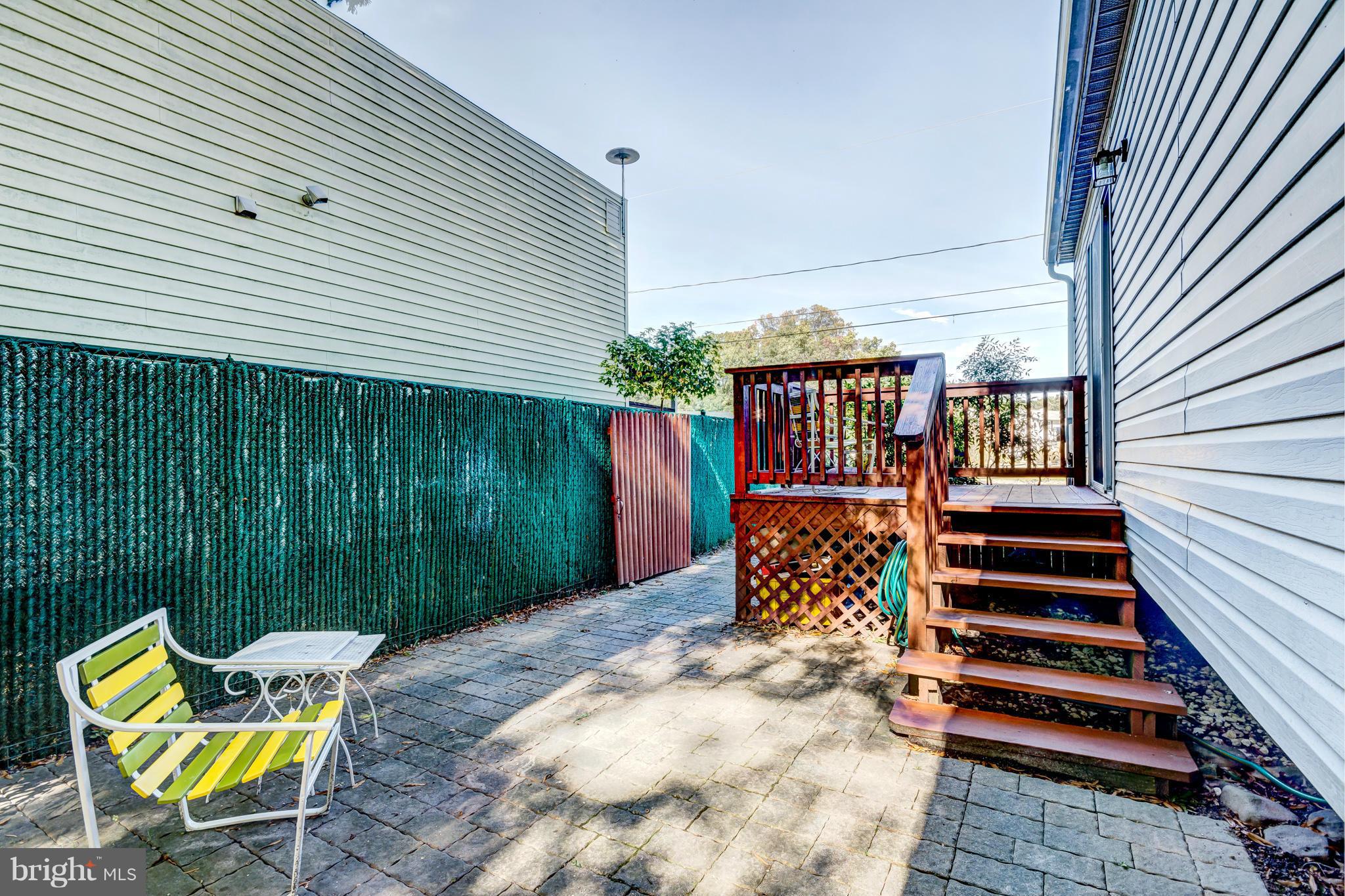 WOODLAND BEACH - Residential