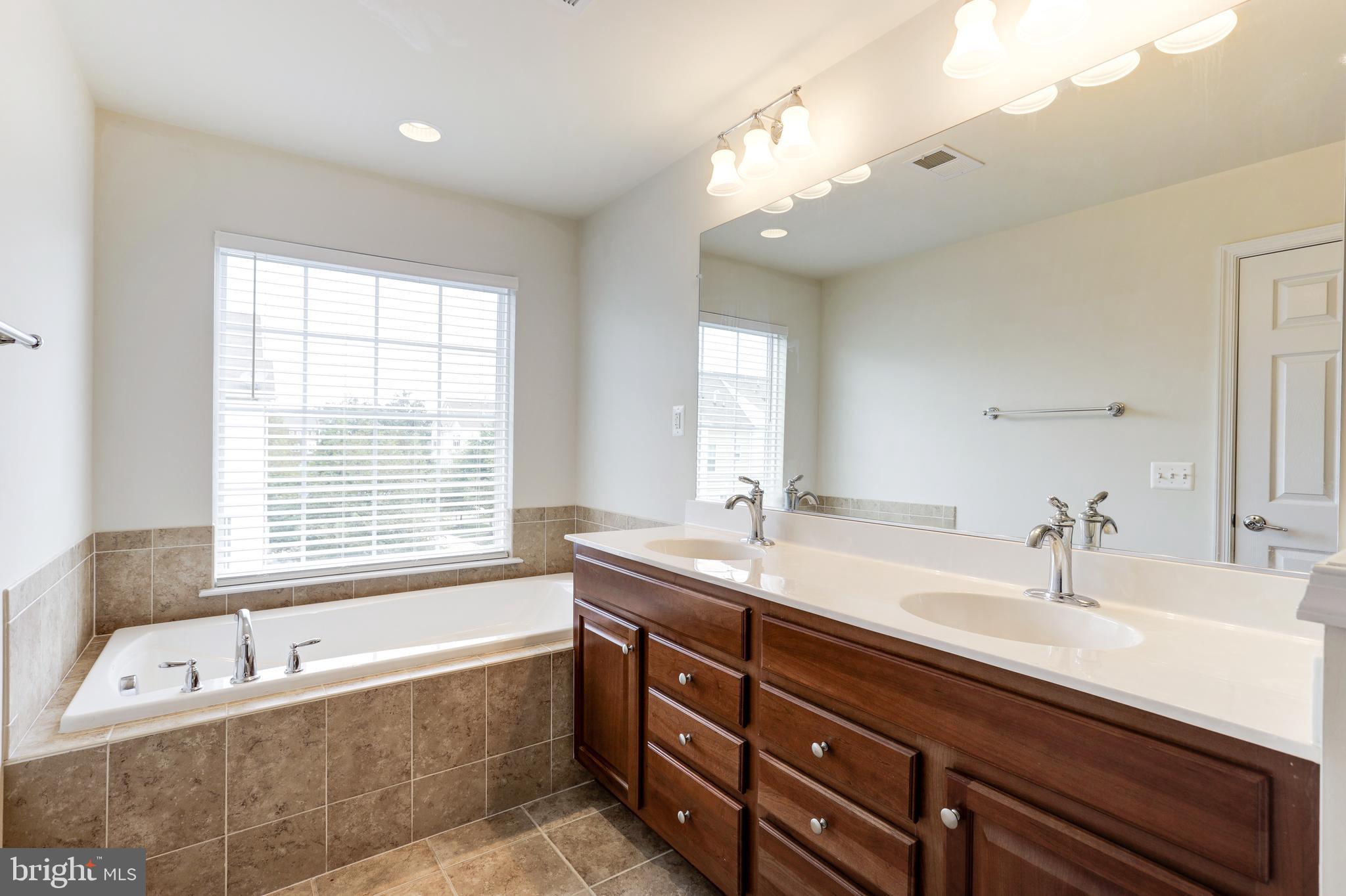 EAST GATE - Residential Lease