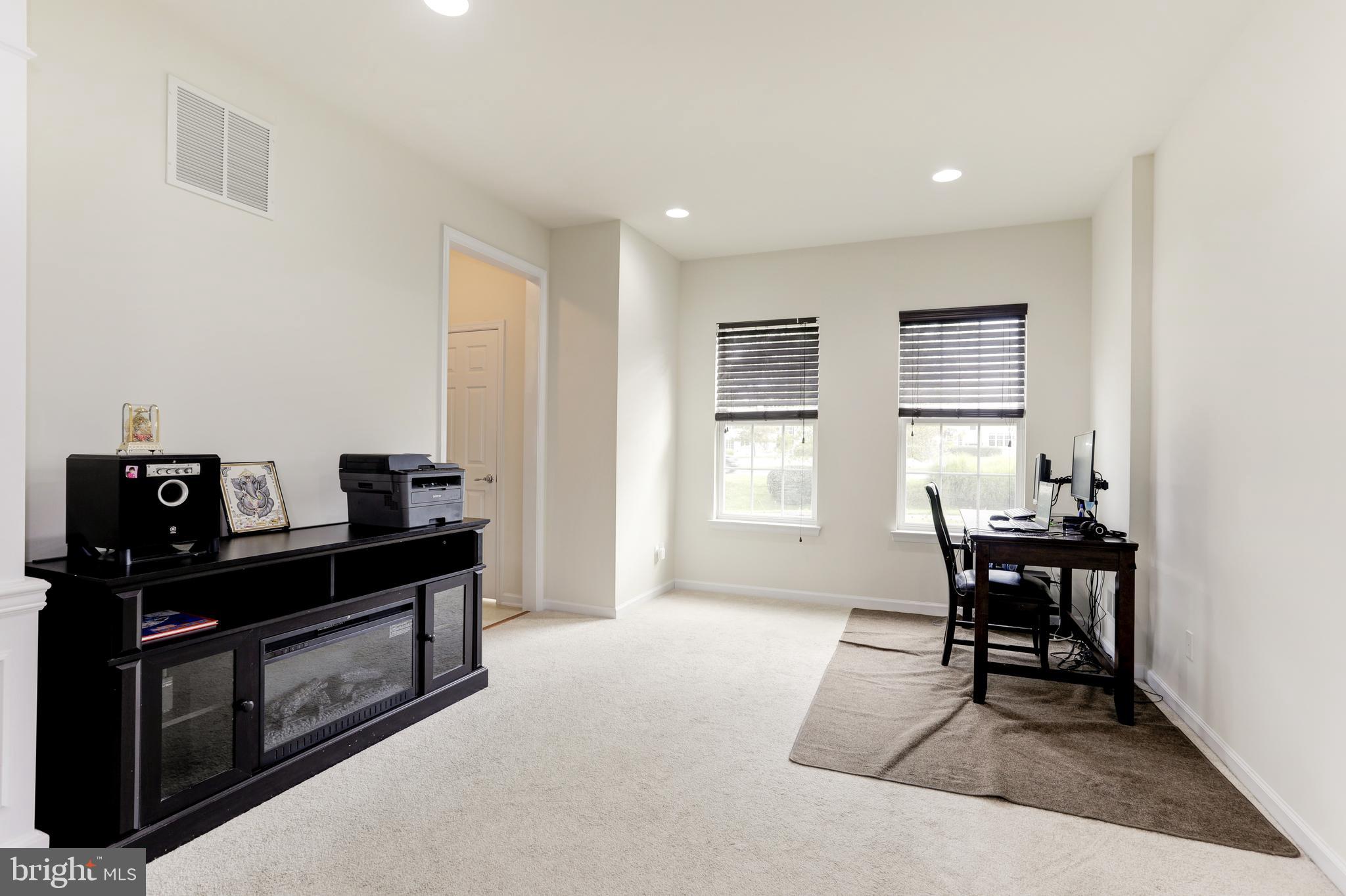 EAST GATE - Residential Lease