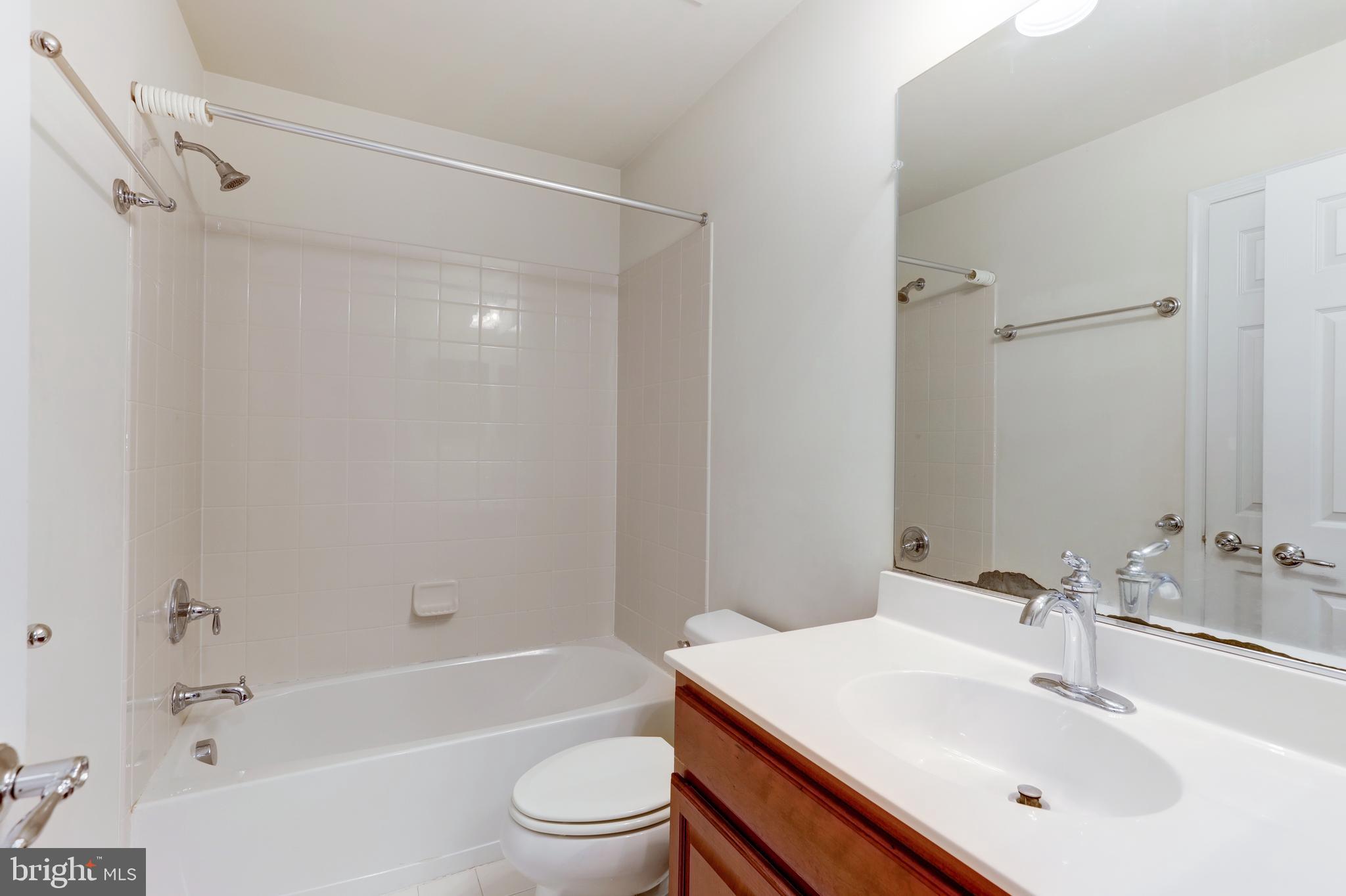 EAST GATE - Residential Lease