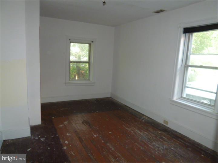 UNIVERSITY CITY - Commercial Sale