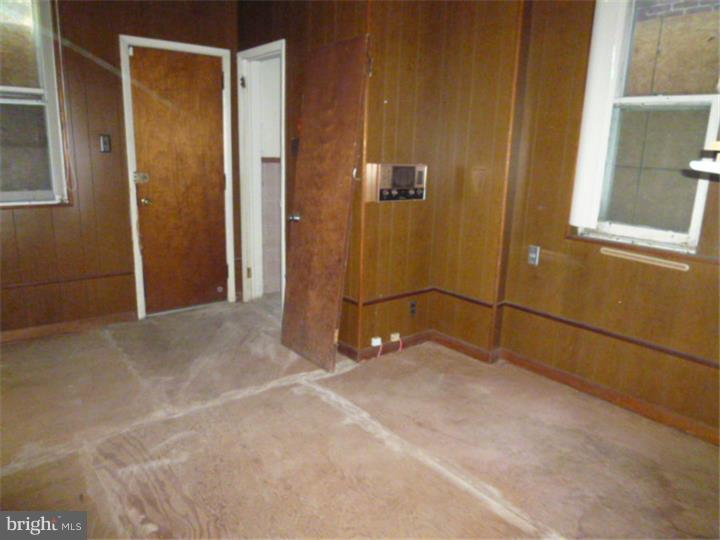UNIVERSITY CITY - Commercial Sale