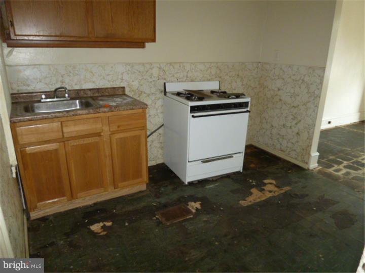 UNIVERSITY CITY - Commercial Sale