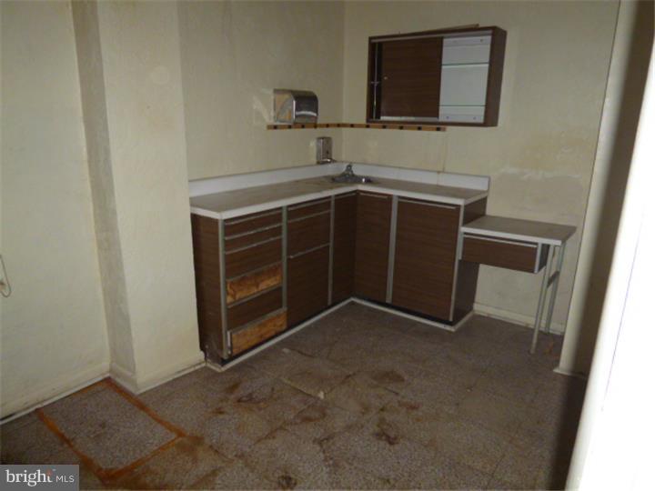 UNIVERSITY CITY - Commercial Sale