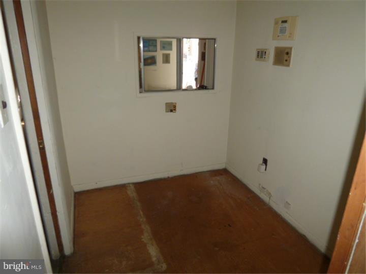 UNIVERSITY CITY - Commercial Sale