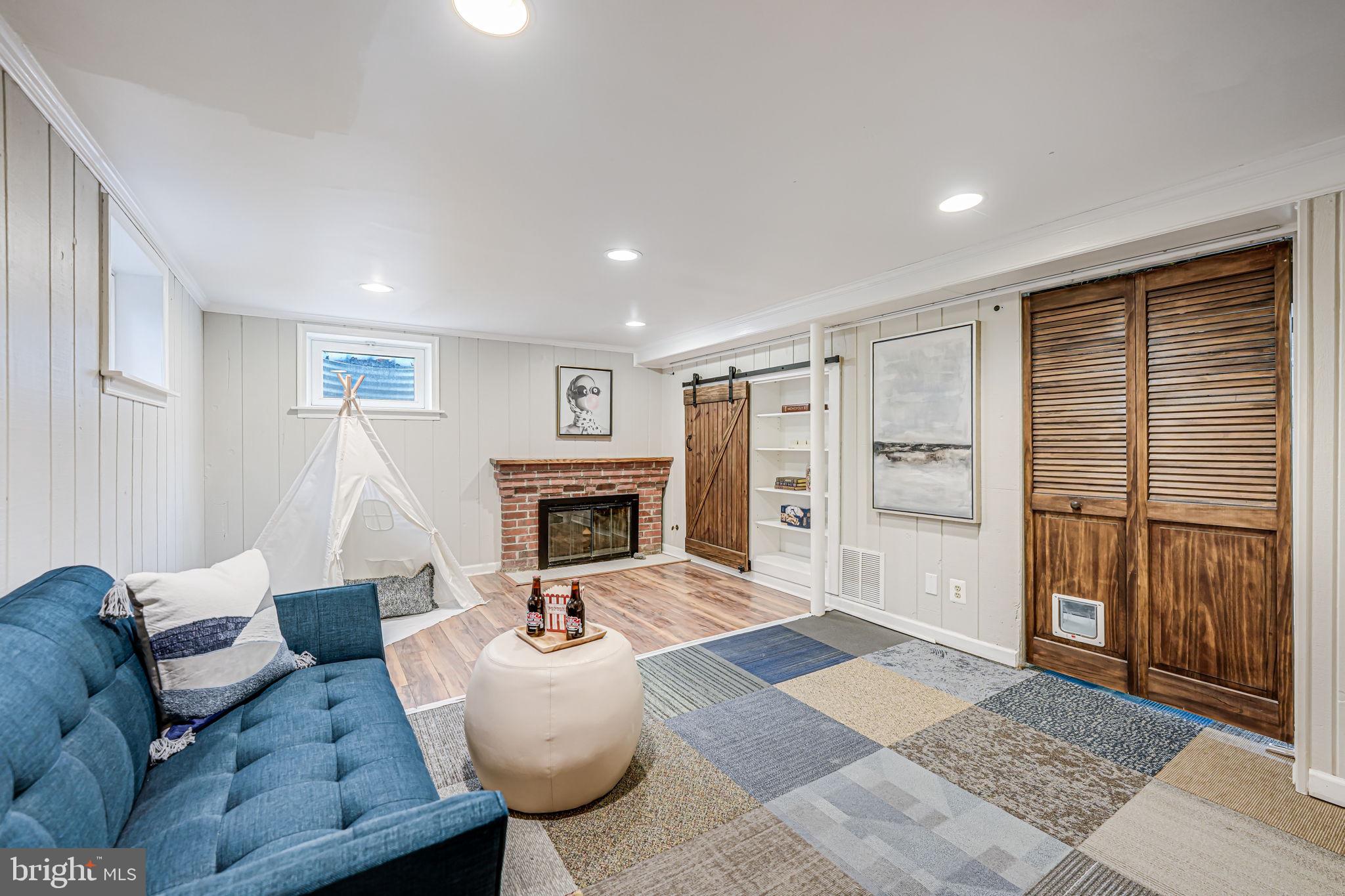 ARLINGTON HEIGHTS - Residential