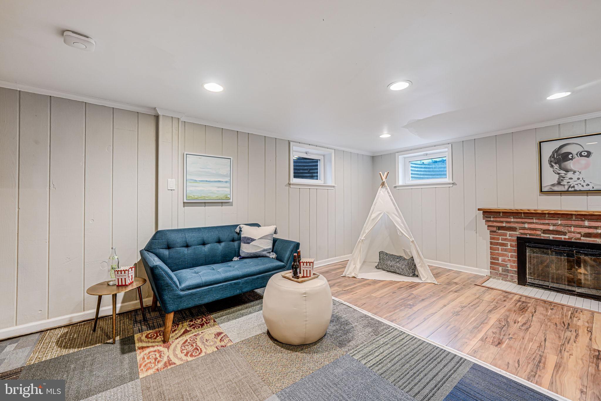 ARLINGTON HEIGHTS - Residential