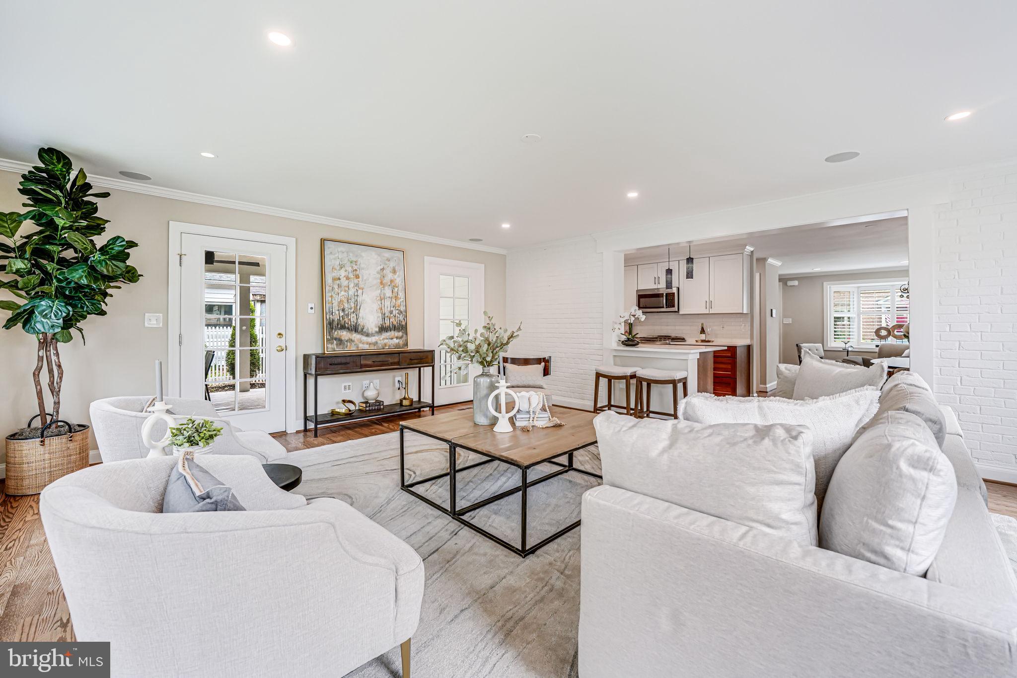 ARLINGTON HEIGHTS - Residential