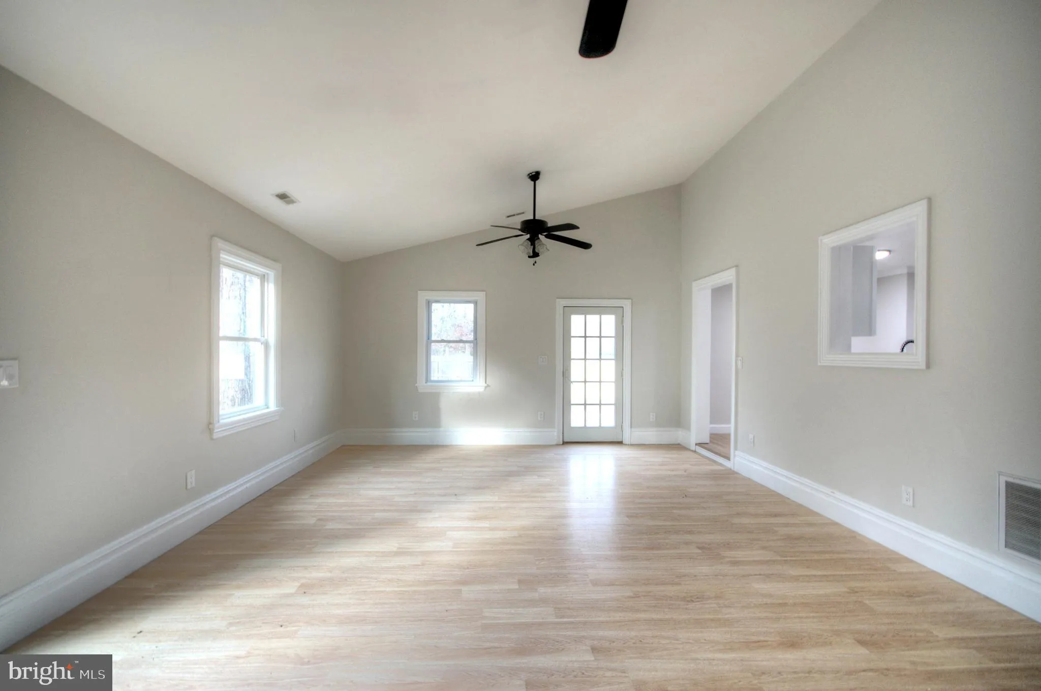 Millville, New Jersey 08332, United States, 3 Bedrooms Bedrooms, ,2 BathroomsBathrooms,Residential,Pending,21827