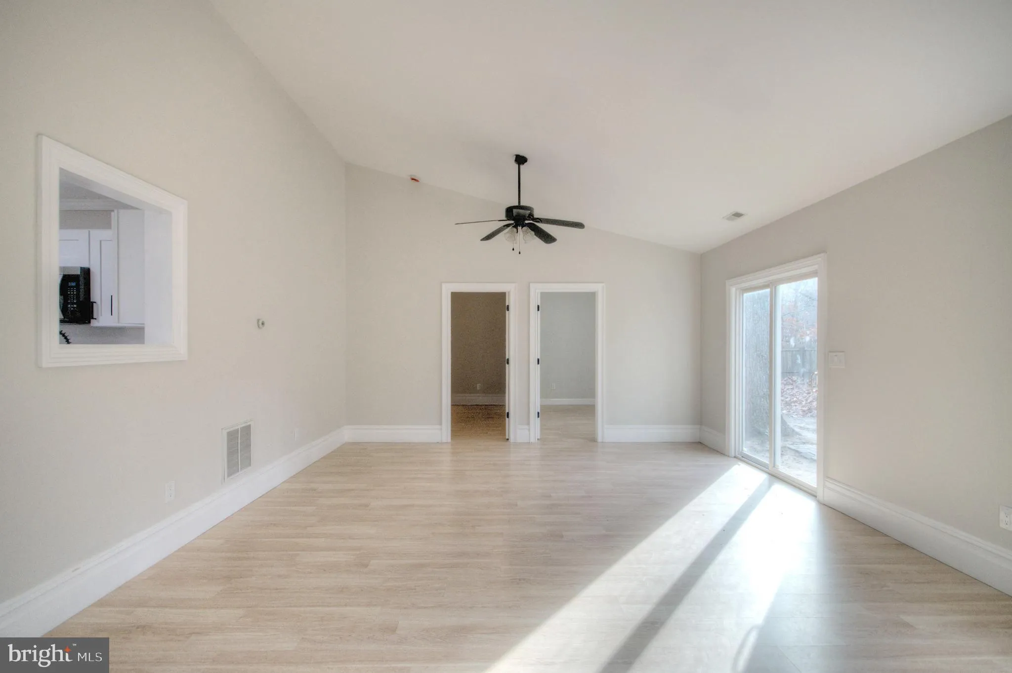 Millville, New Jersey 08332, United States, 3 Bedrooms Bedrooms, ,2 BathroomsBathrooms,Residential,Pending,21827