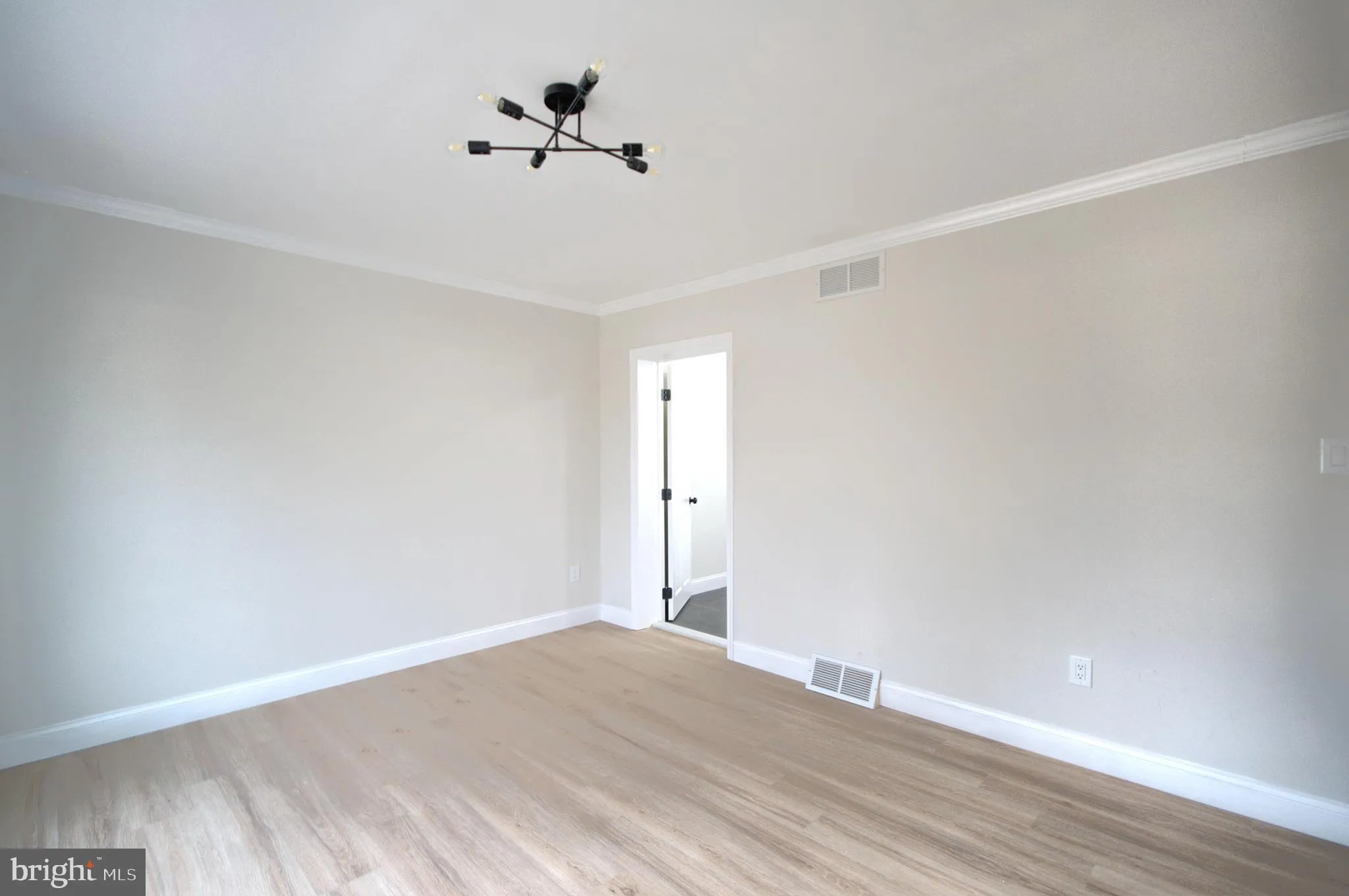 Millville, New Jersey 08332, United States, 3 Bedrooms Bedrooms, ,2 BathroomsBathrooms,Residential,Pending,21827