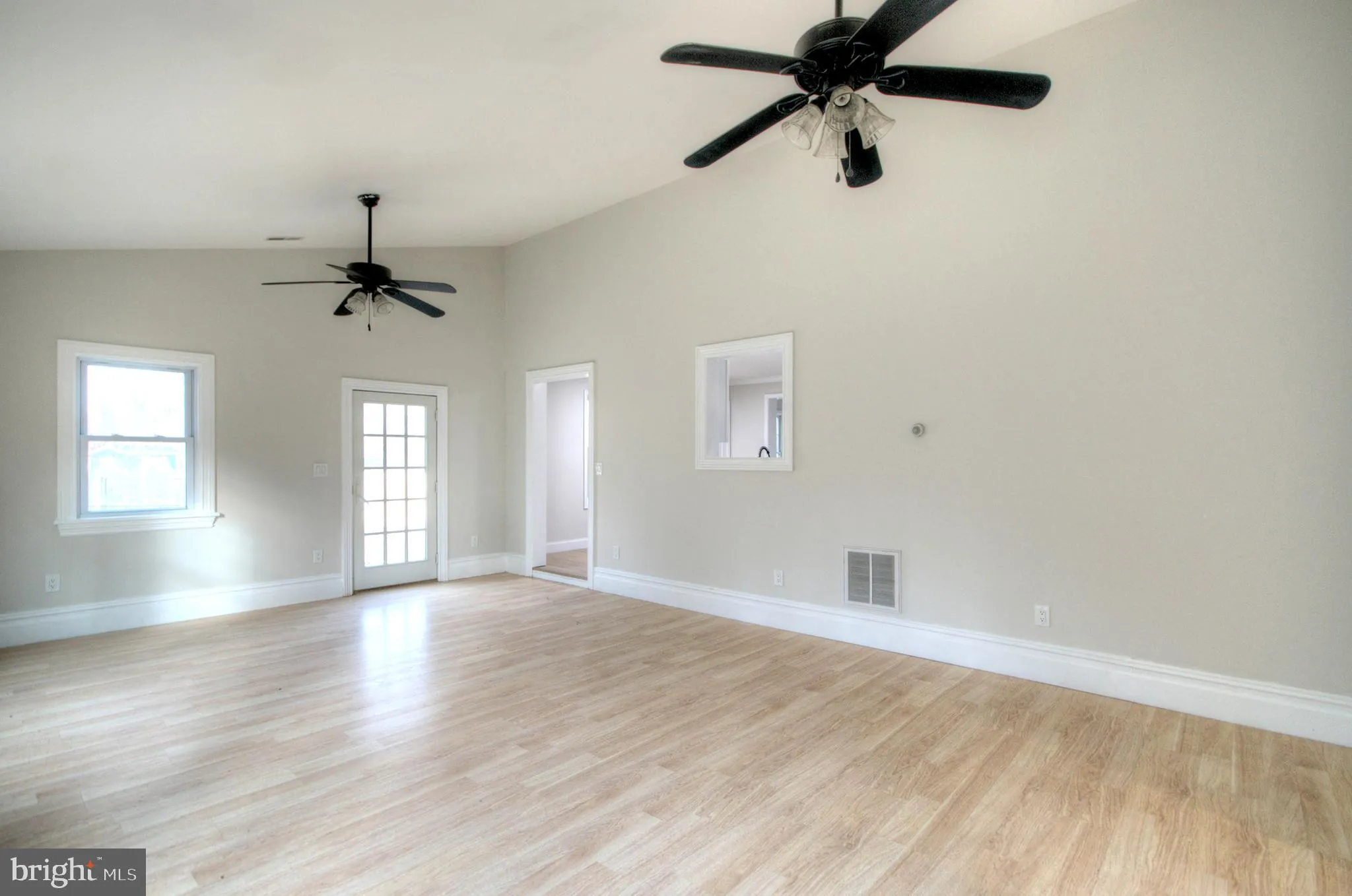 Millville, New Jersey 08332, United States, 3 Bedrooms Bedrooms, ,2 BathroomsBathrooms,Residential,Pending,21827