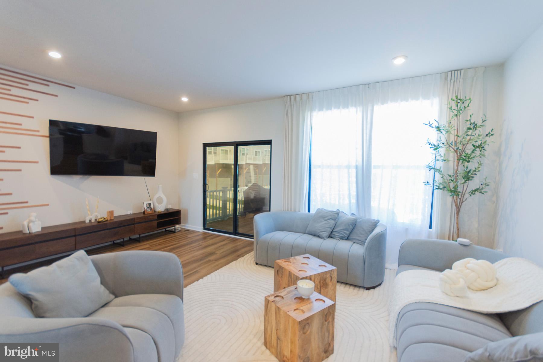 PRESIDENTS POINTE - Residential Lease