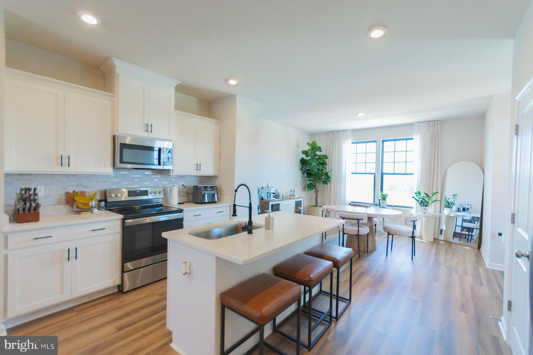 PRESIDENTS POINTE - Residential Lease