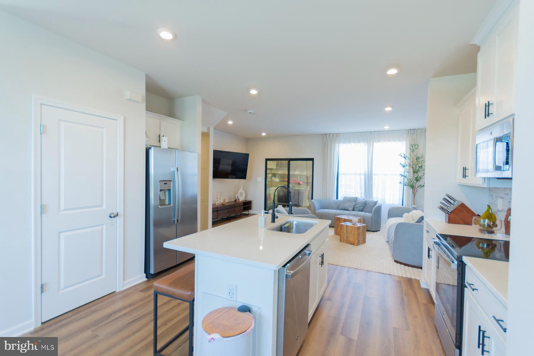 PRESIDENTS POINTE - Residential Lease