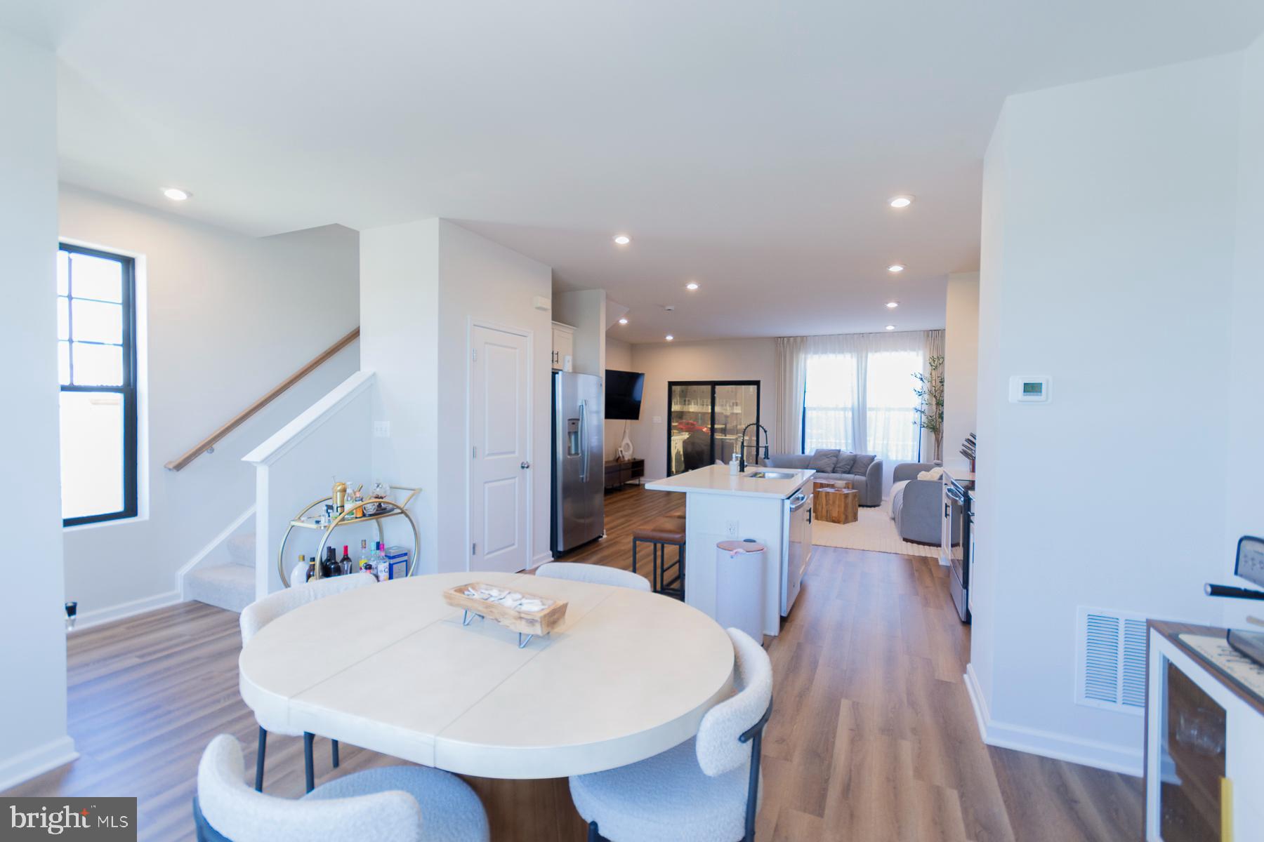 PRESIDENTS POINTE - Residential Lease