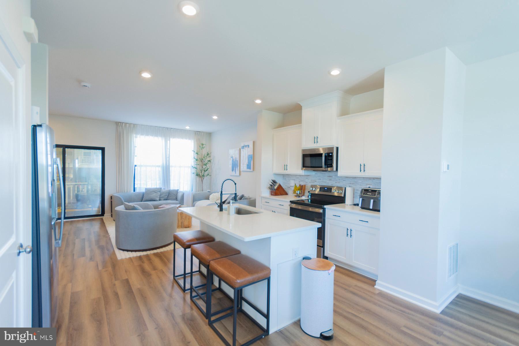 PRESIDENTS POINTE - Residential Lease