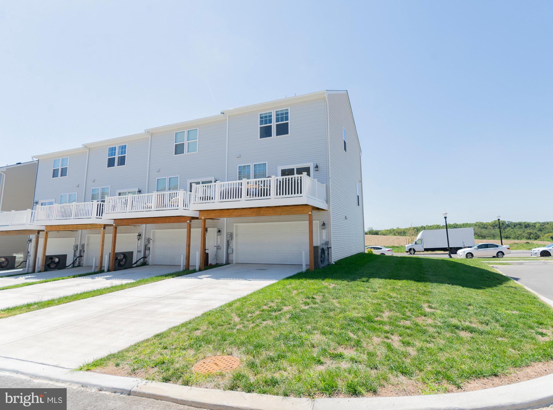 PRESIDENTS POINTE - Residential Lease