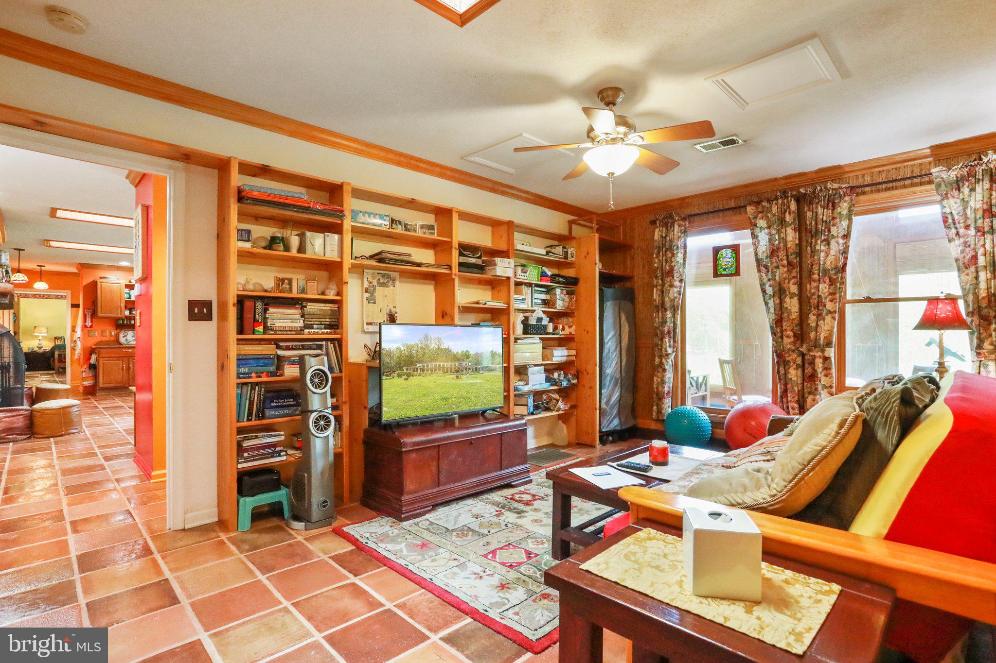 RIVERSIDE ACRES - Residential