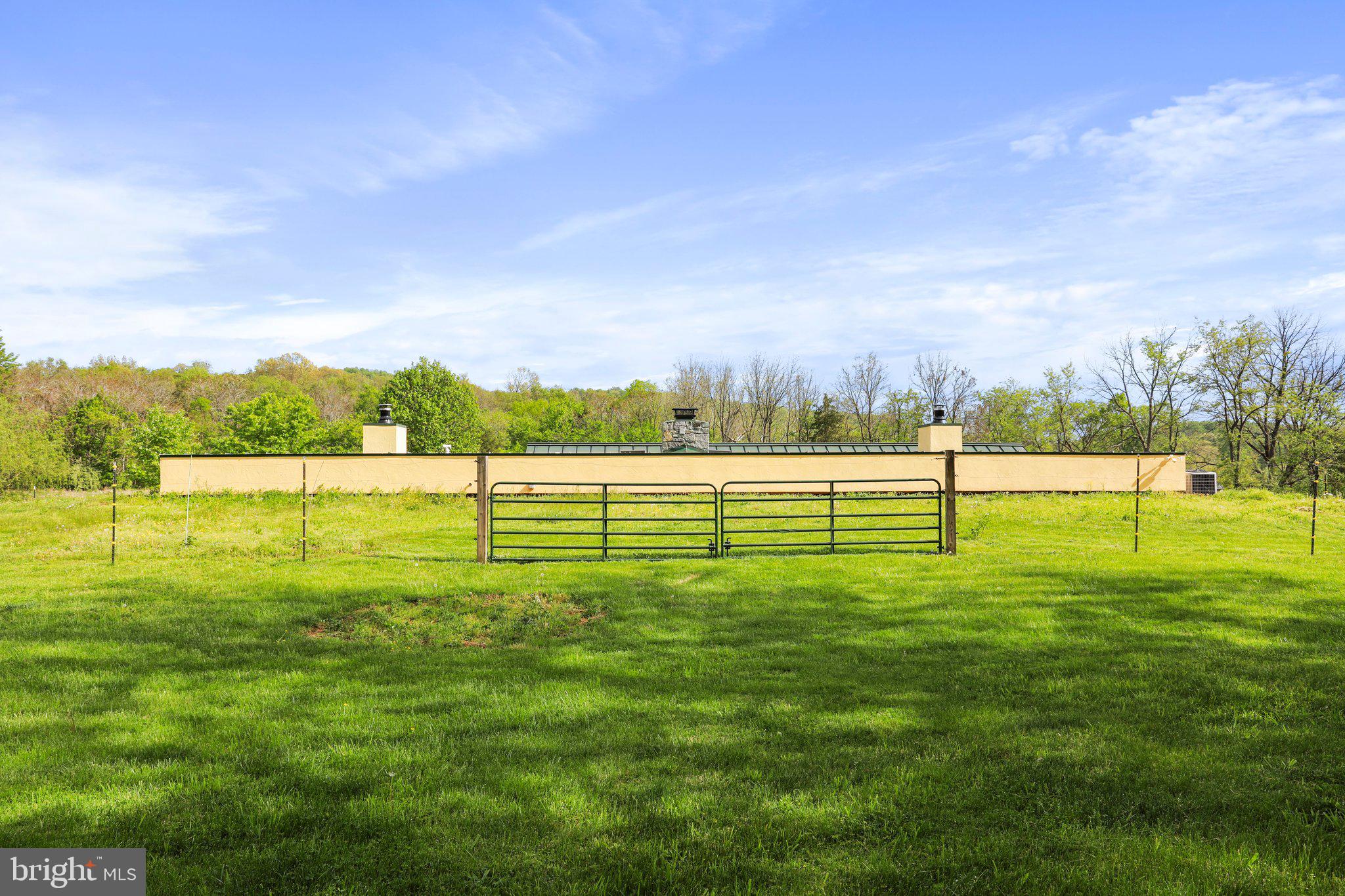 RIVERSIDE ACRES - Residential