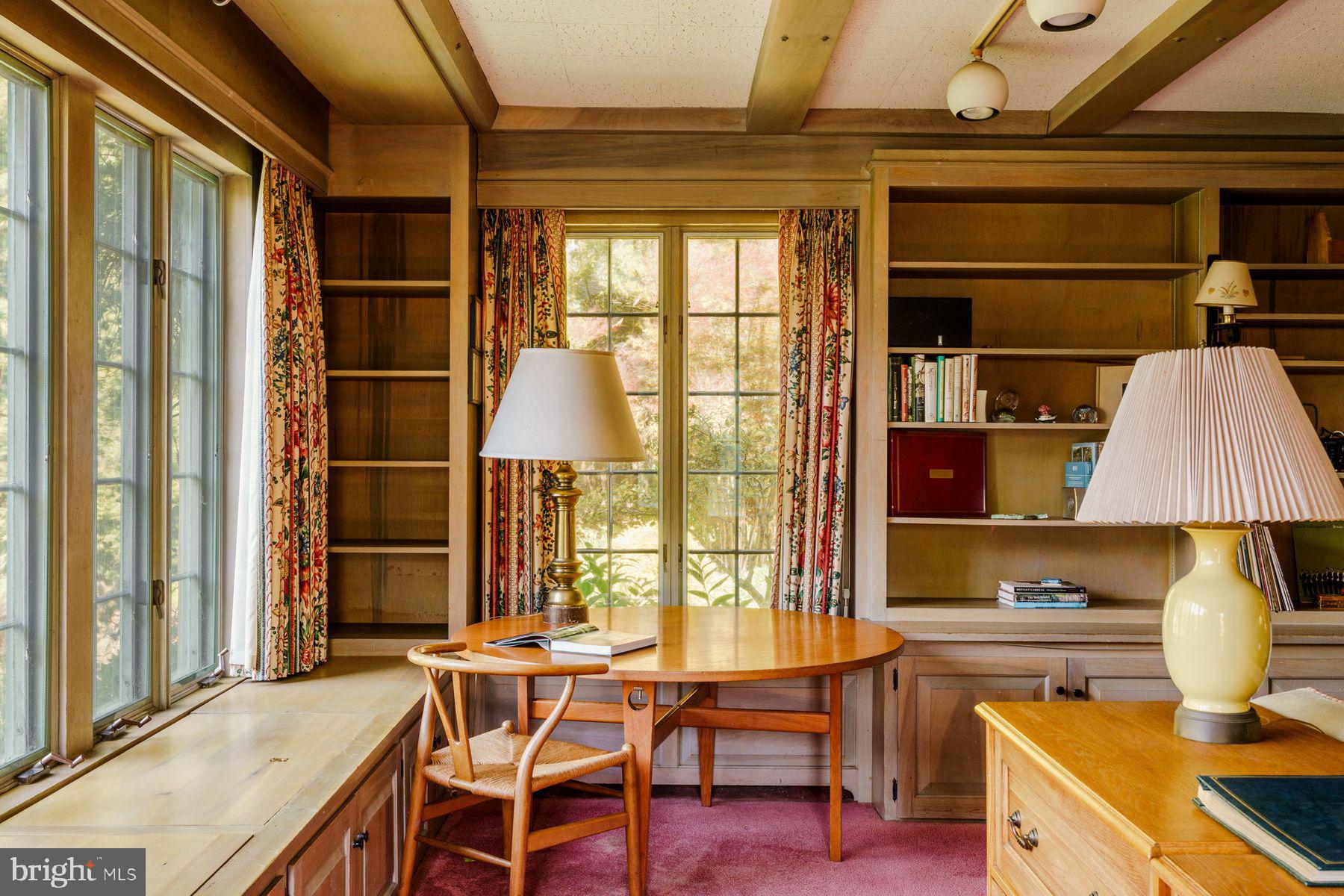CHESTNUT HILL - Residential