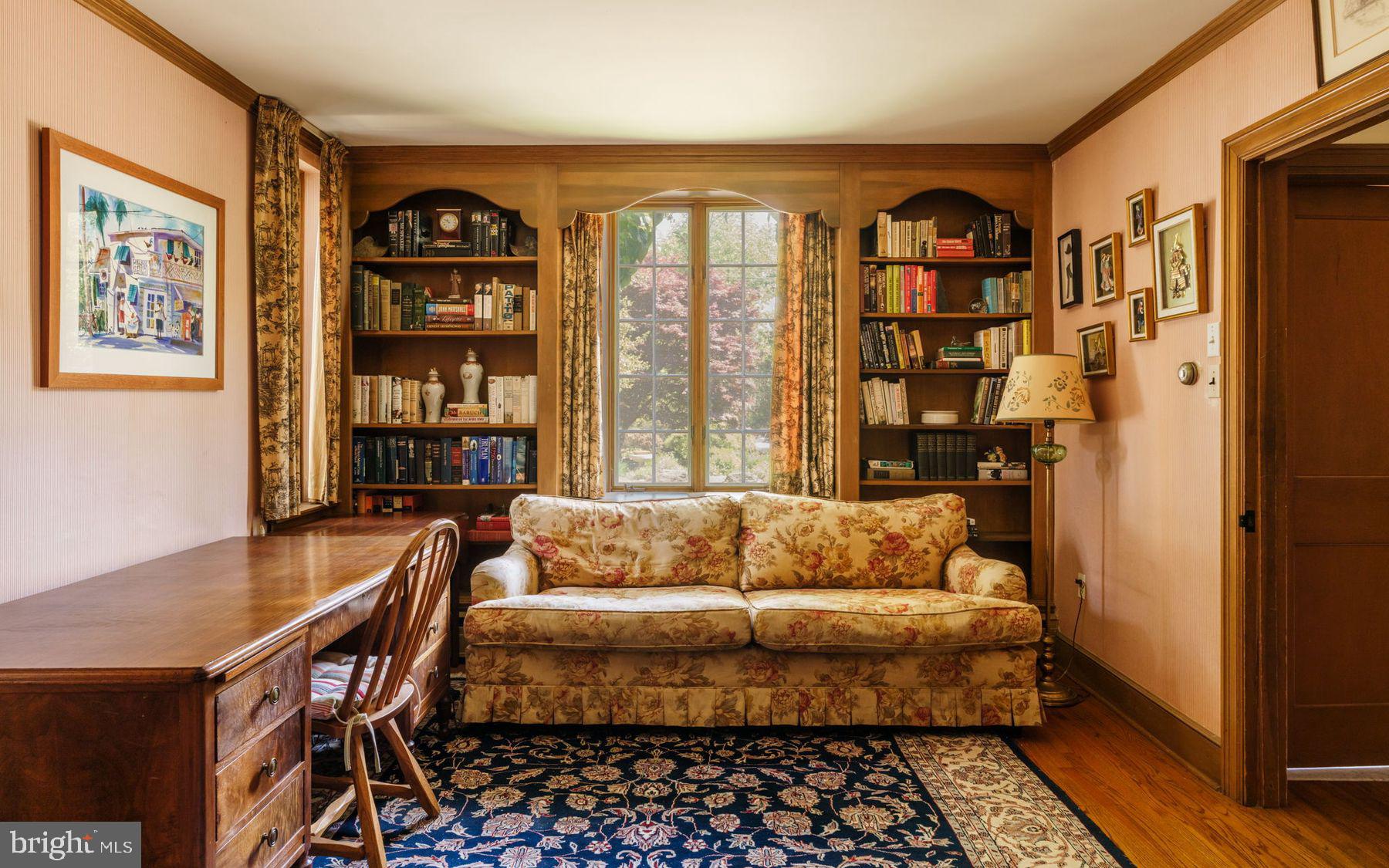 CHESTNUT HILL - Residential