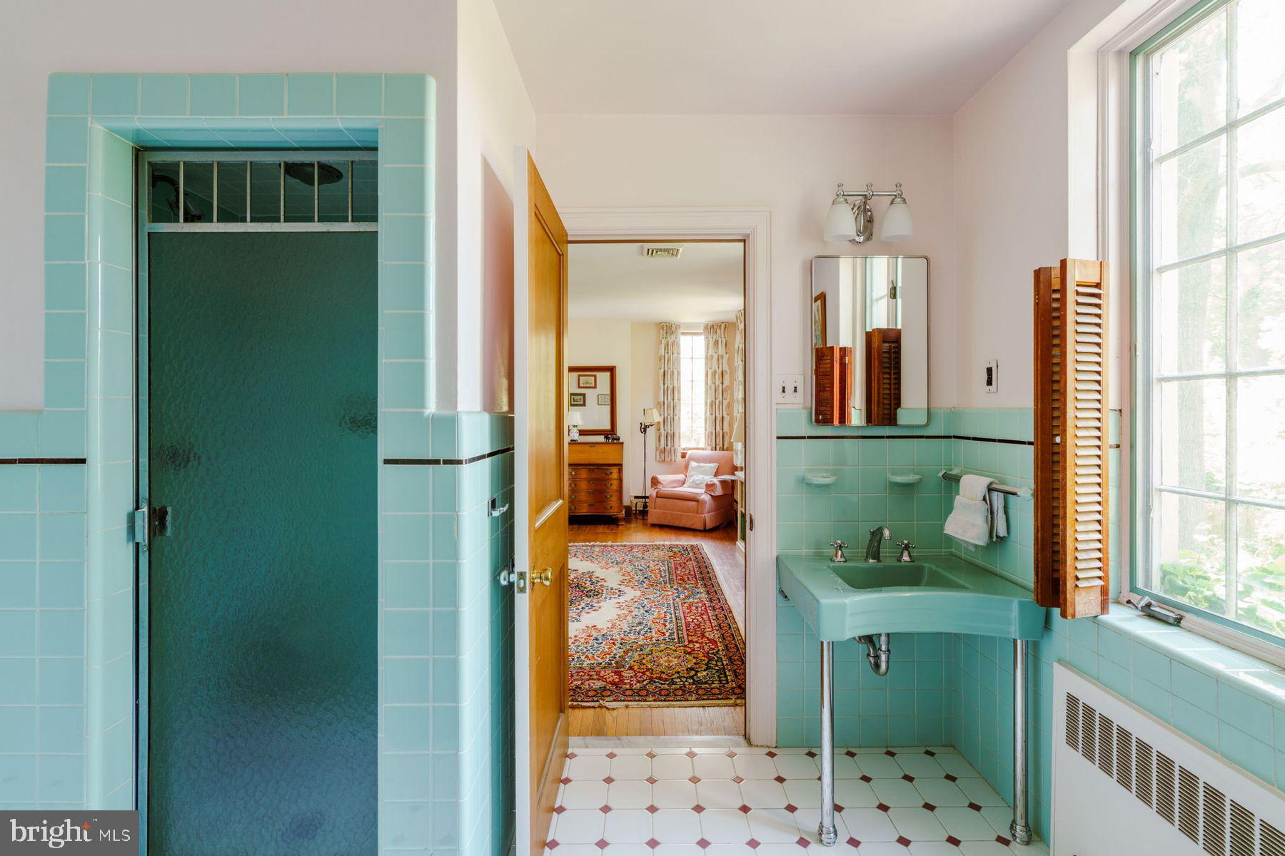 CHESTNUT HILL - Residential