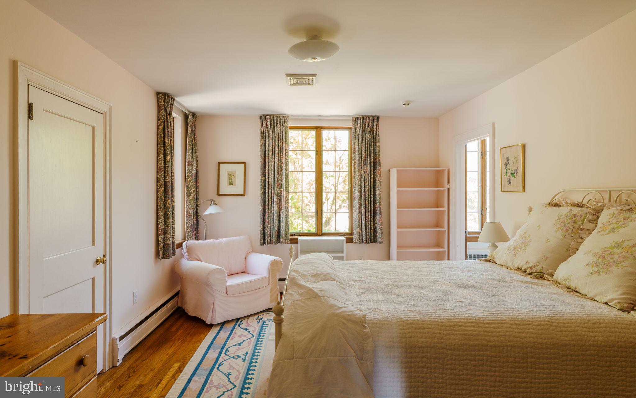 CHESTNUT HILL - Residential