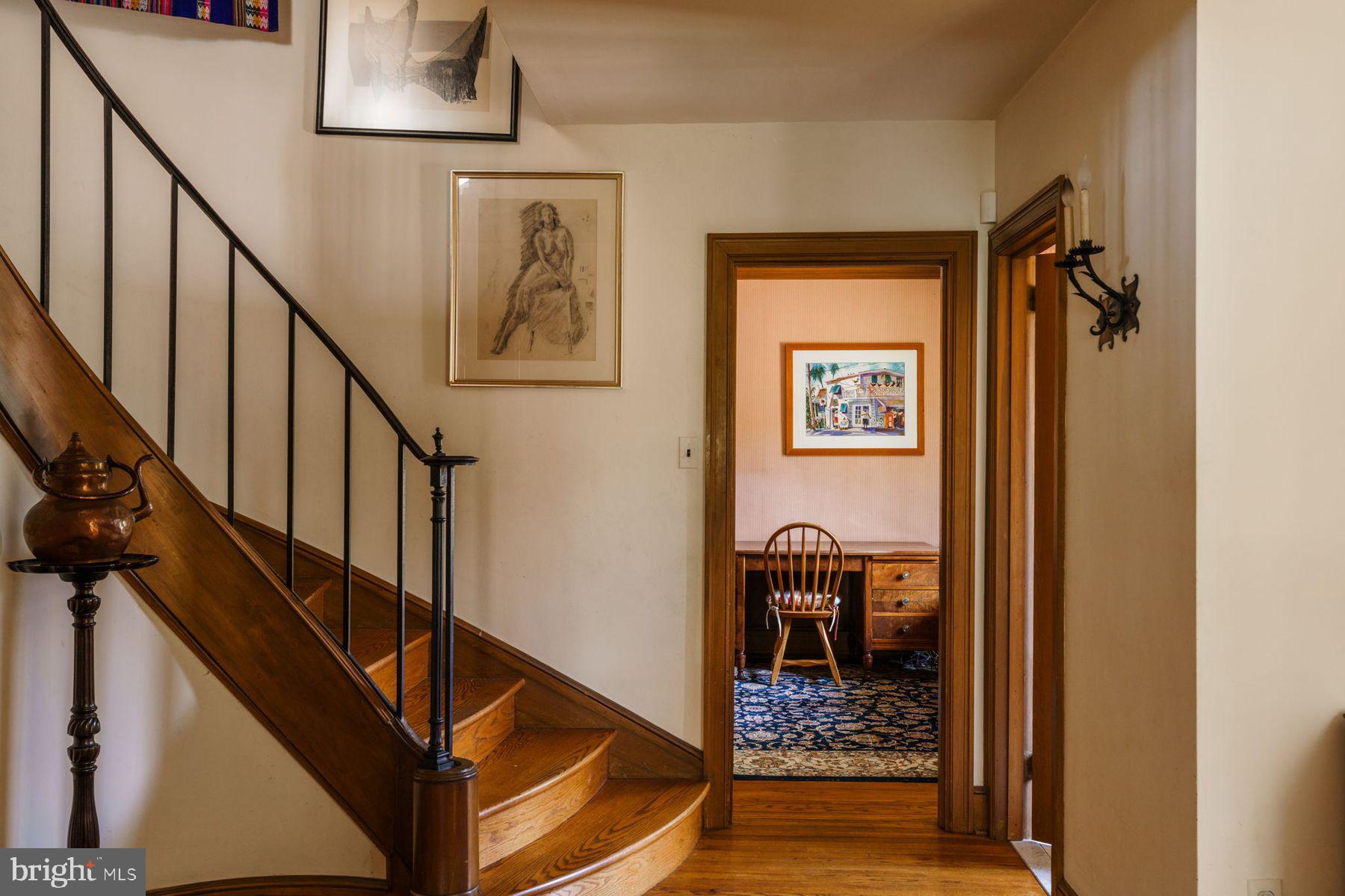 CHESTNUT HILL - Residential
