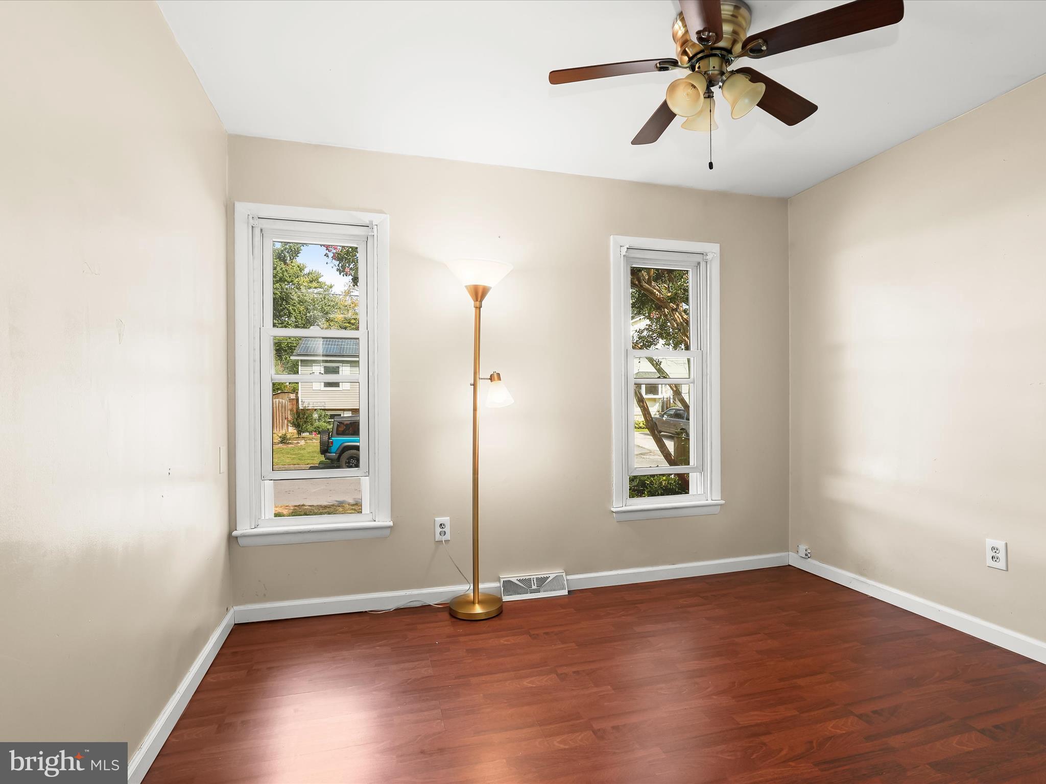 WOODLAND BEACH - Residential