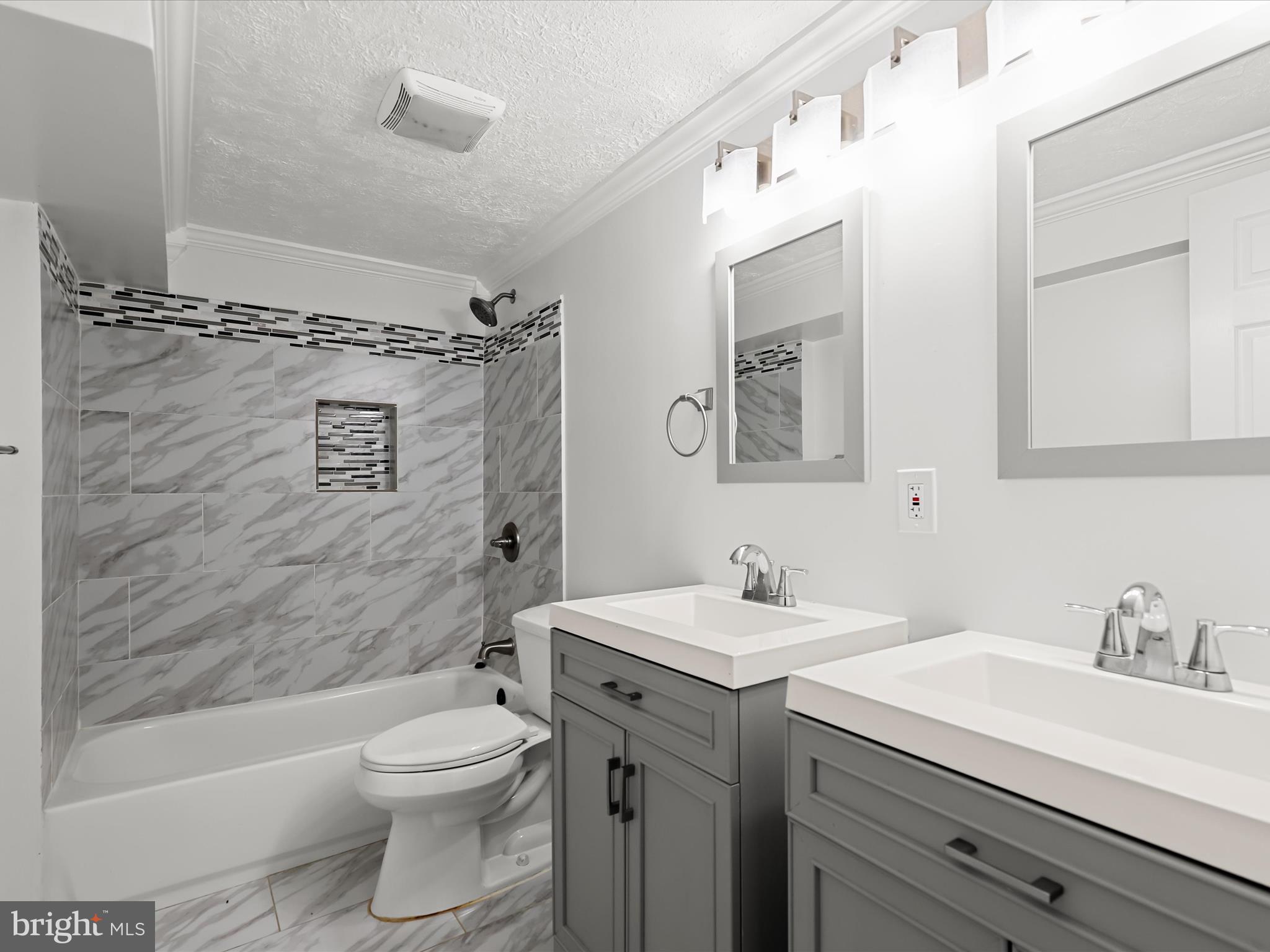 WOODLAND BEACH - Residential