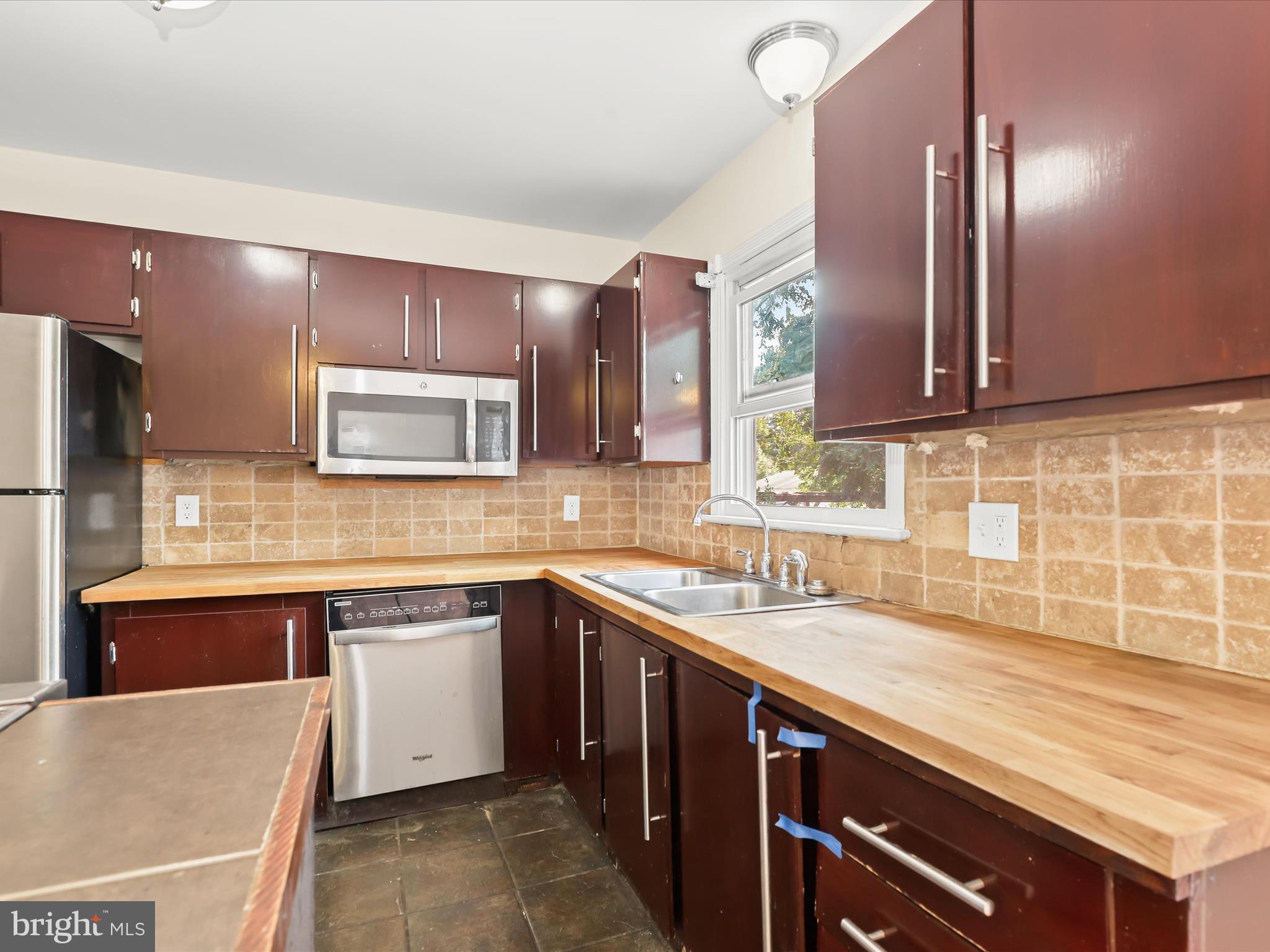 WOODLAND BEACH - Residential