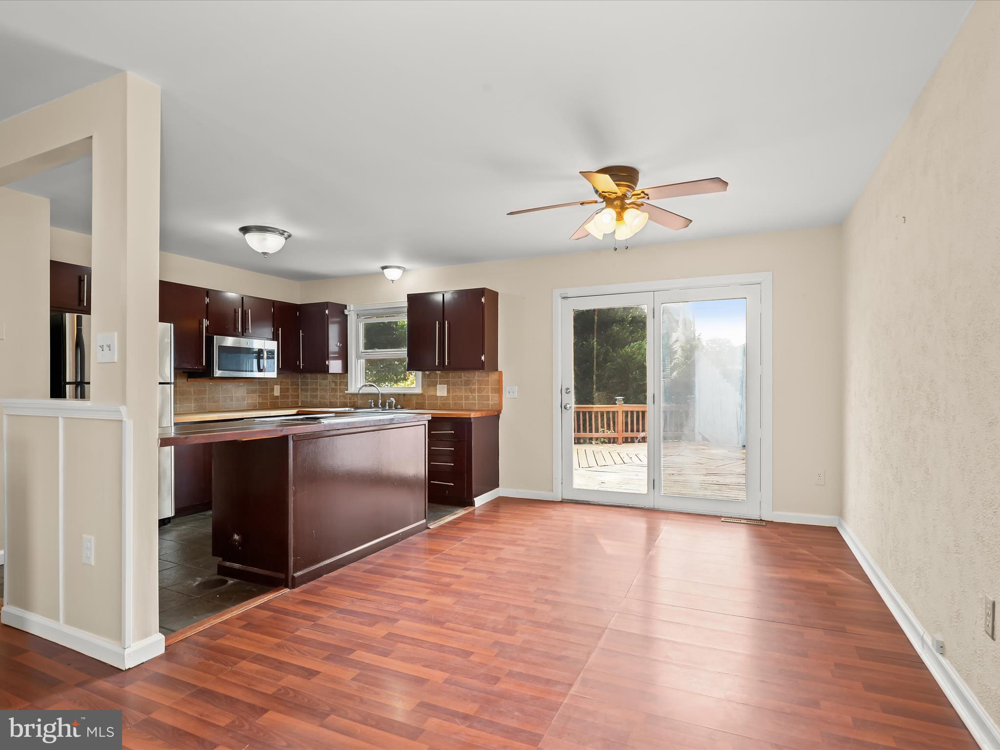 WOODLAND BEACH - Residential