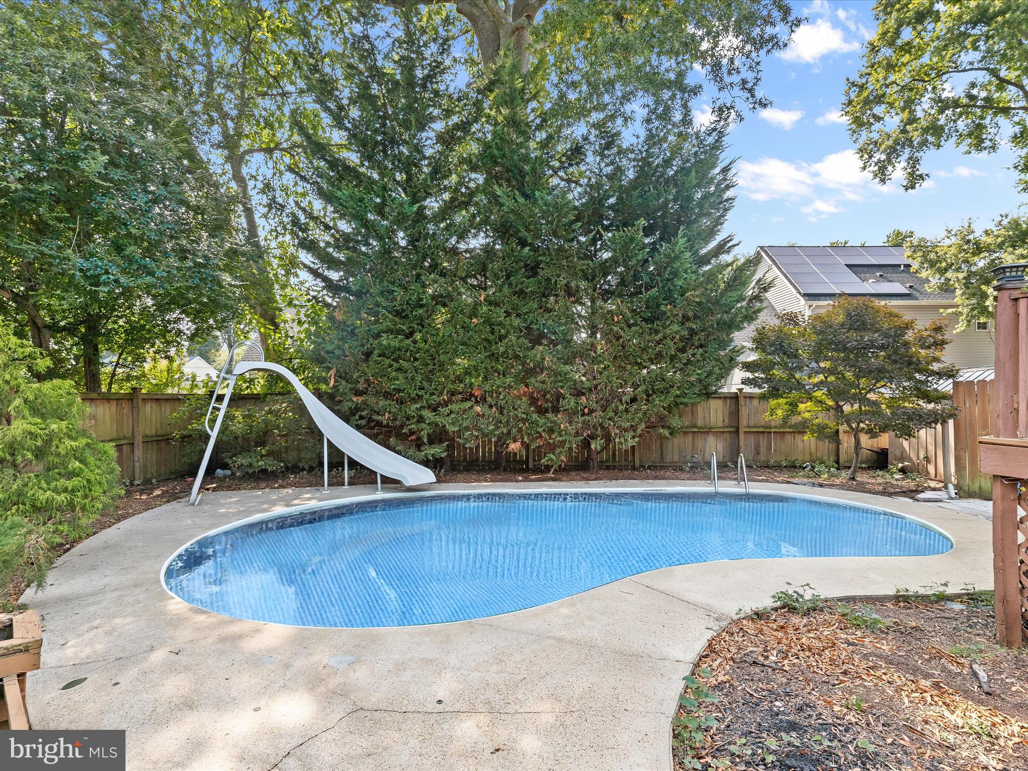 WOODLAND BEACH - Residential