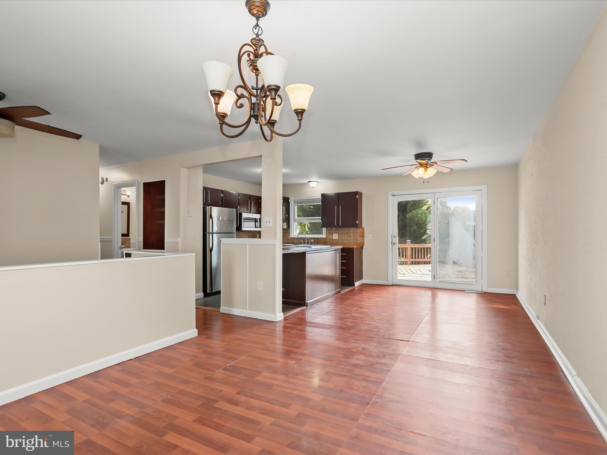 WOODLAND BEACH - Residential