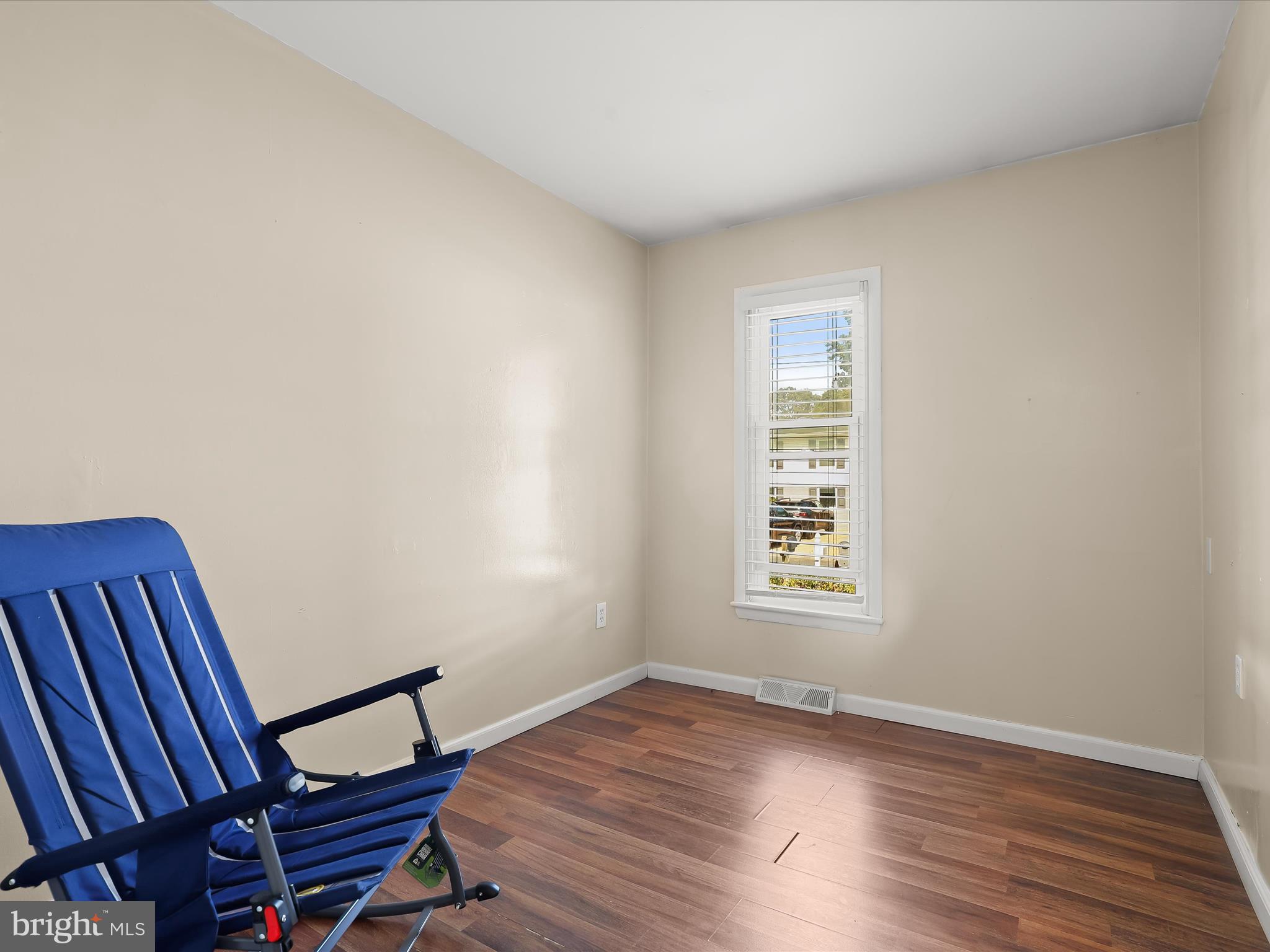 WOODLAND BEACH - Residential