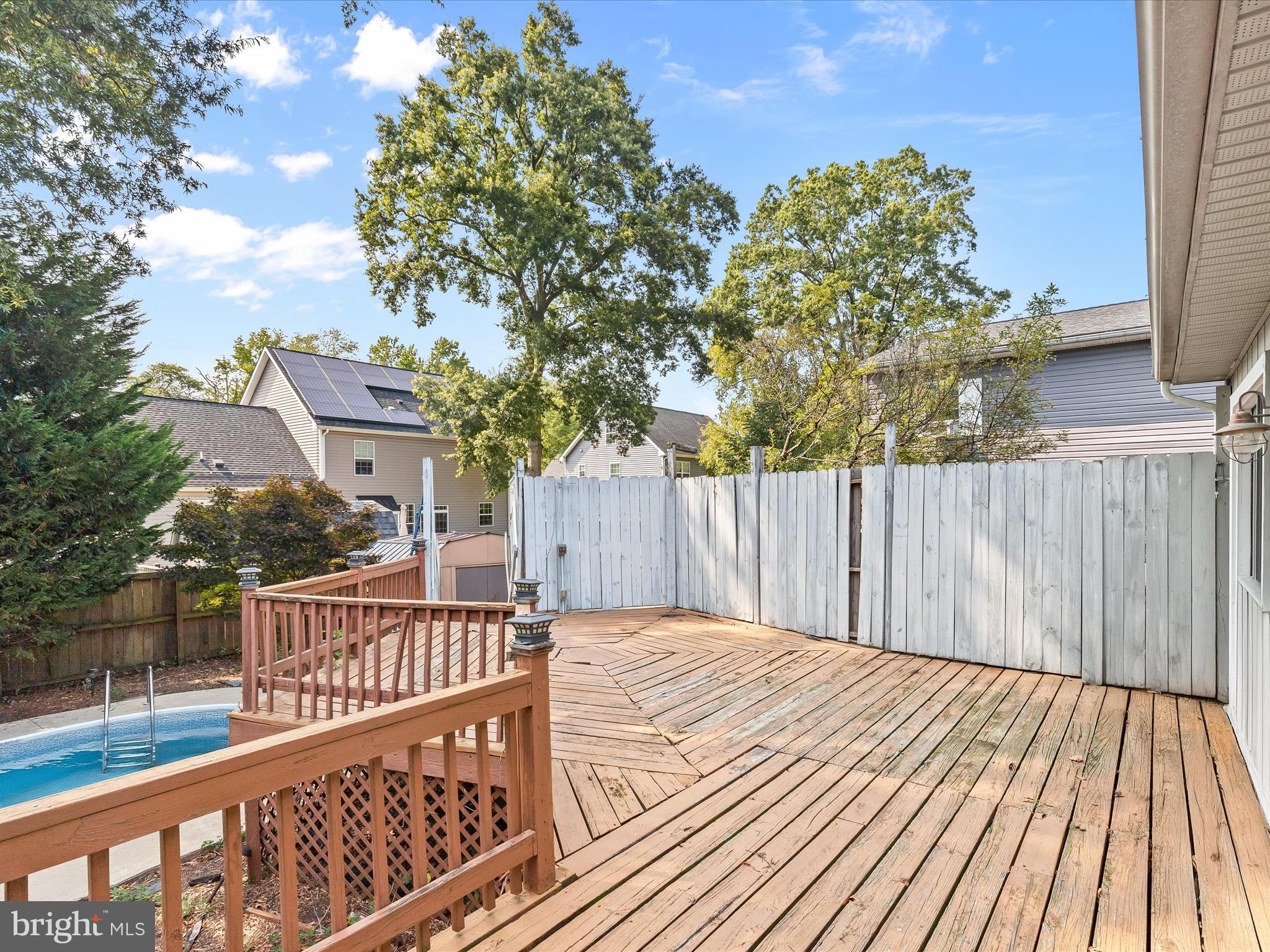 WOODLAND BEACH - Residential