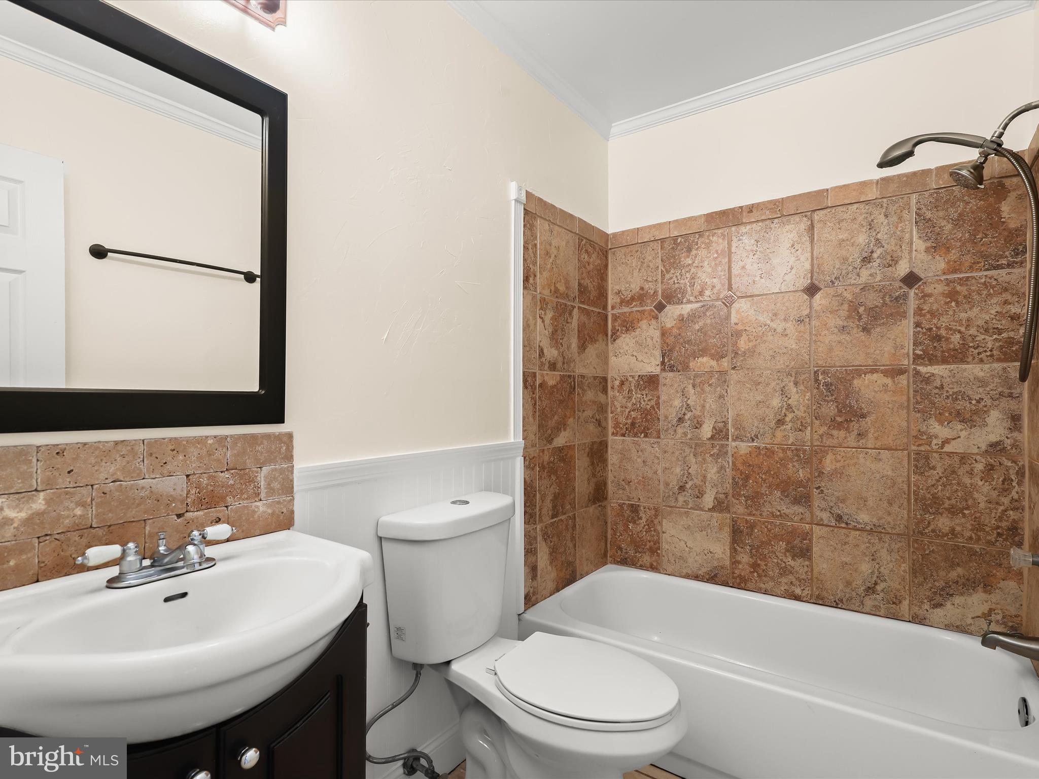 WOODLAND BEACH - Residential