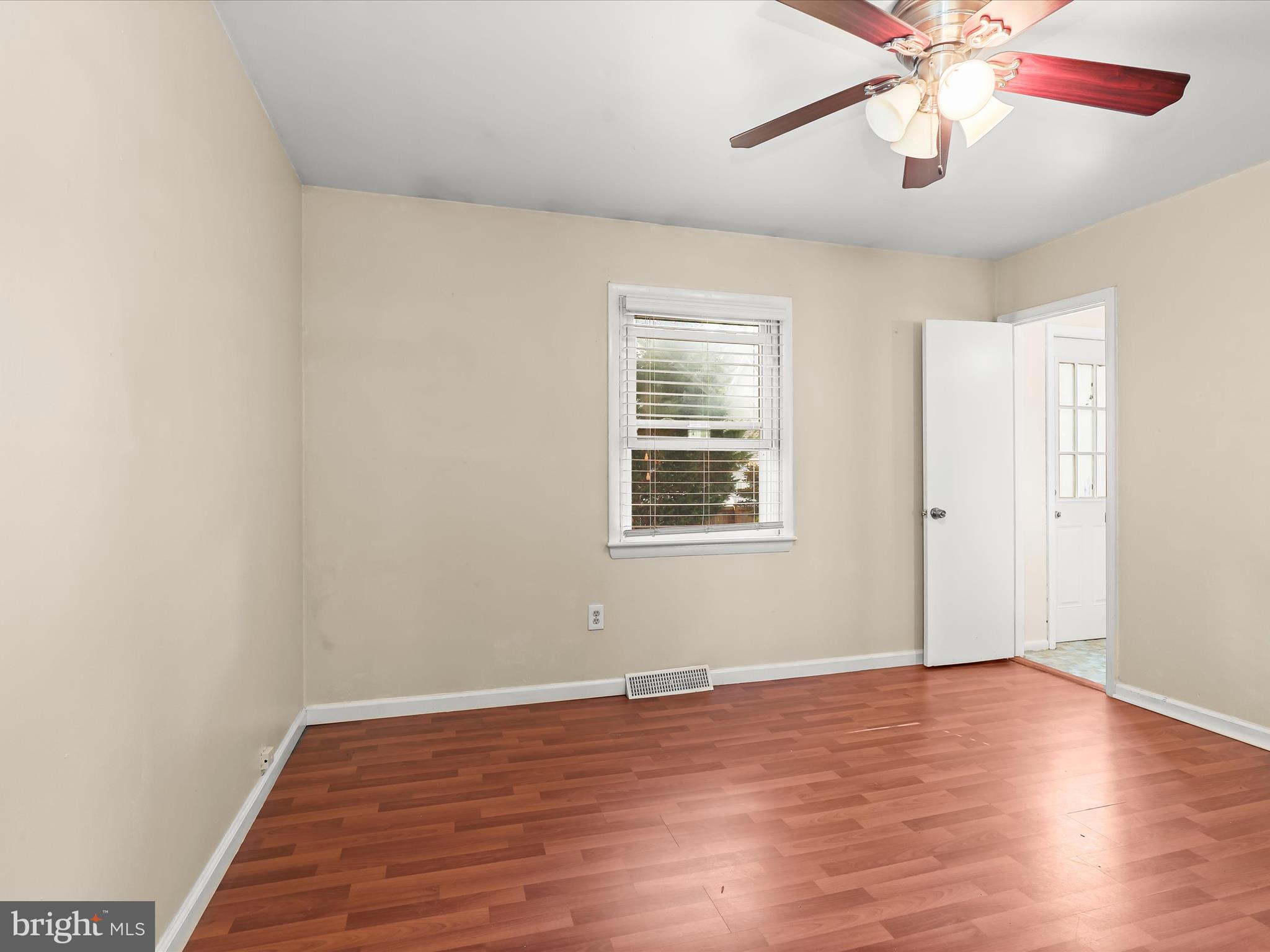 WOODLAND BEACH - Residential