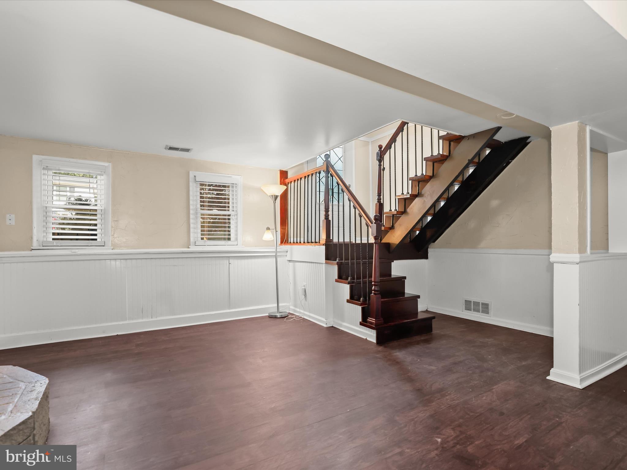 WOODLAND BEACH - Residential