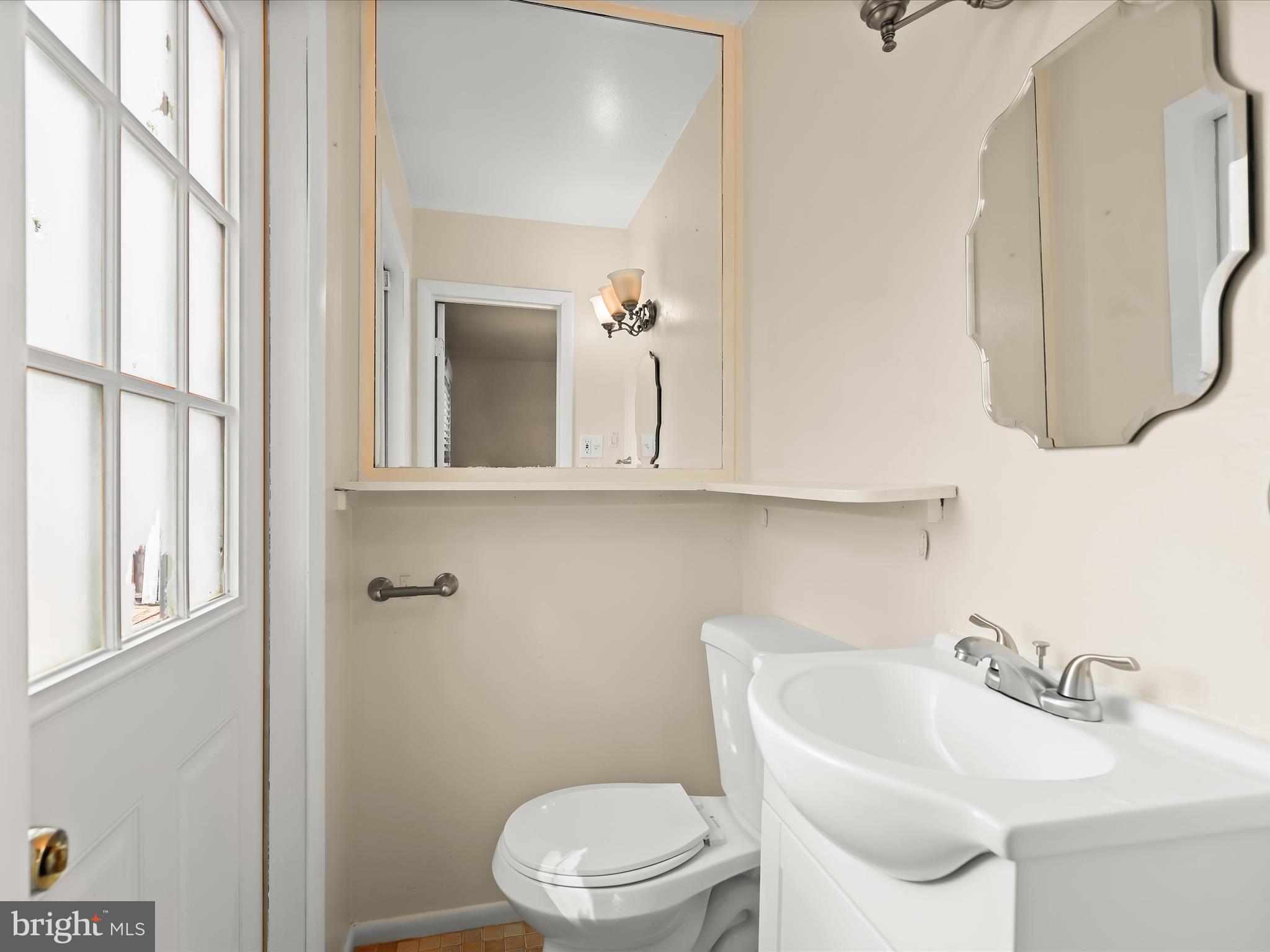 WOODLAND BEACH - Residential