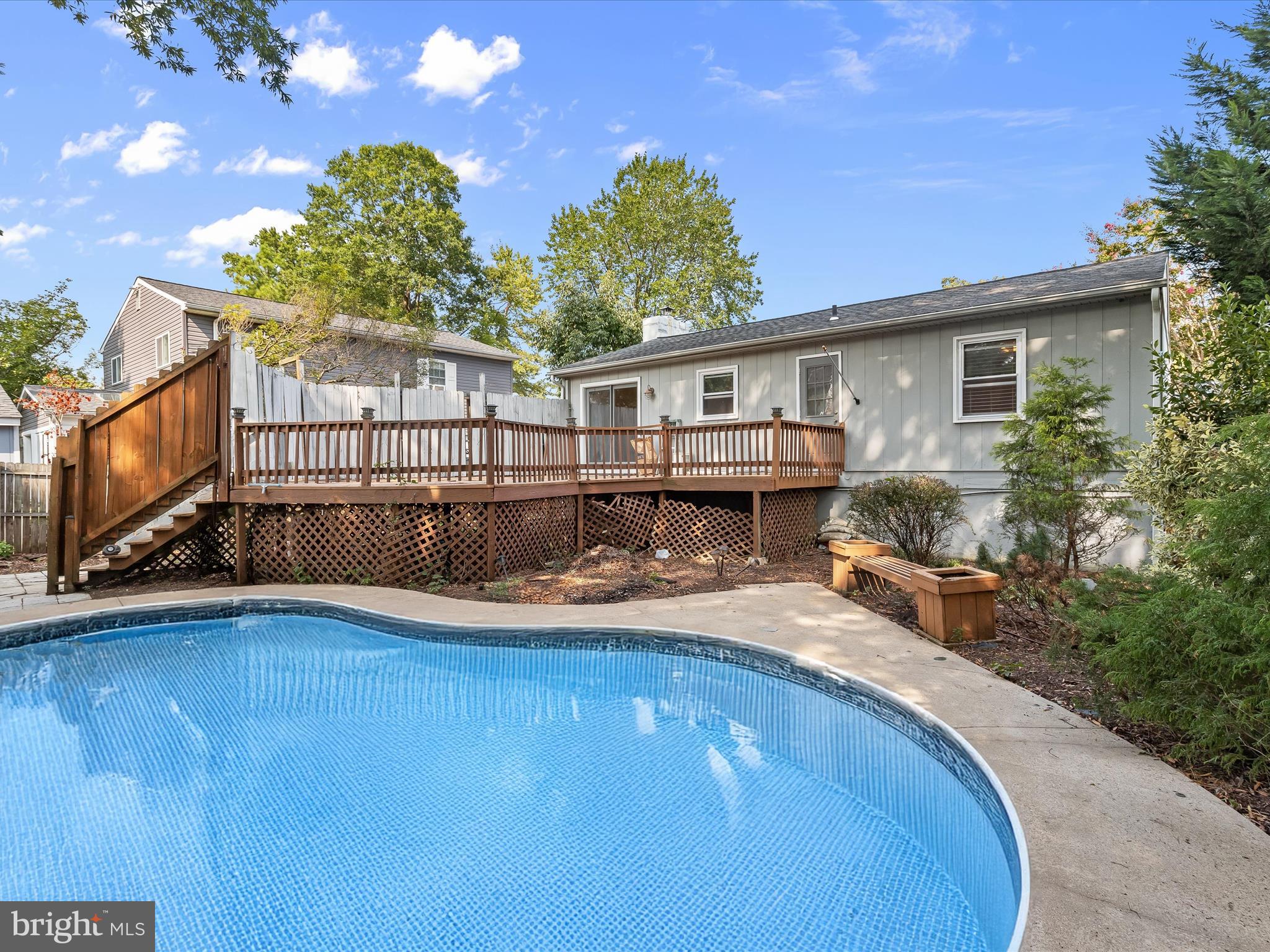 WOODLAND BEACH - Residential