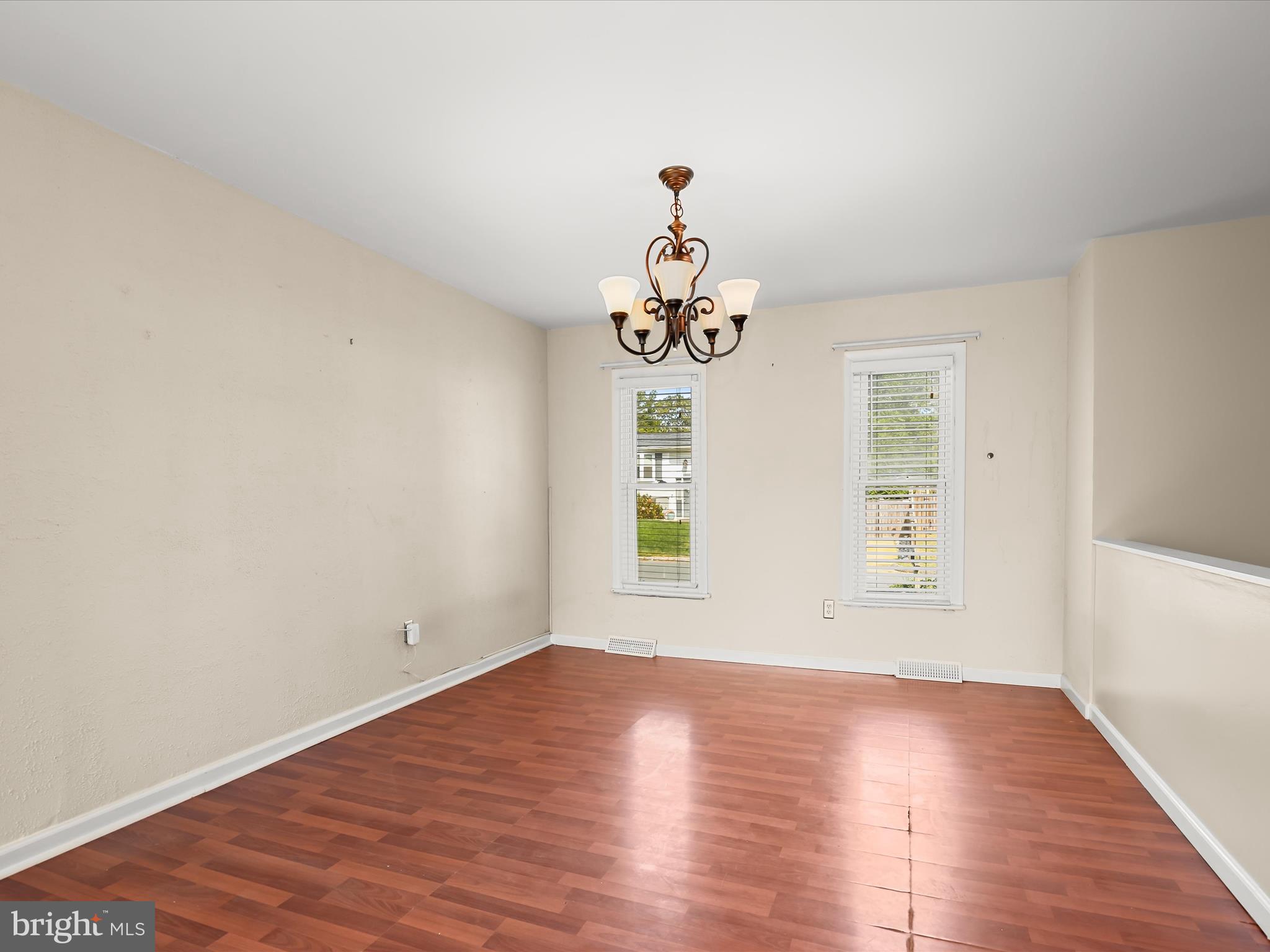 WOODLAND BEACH - Residential