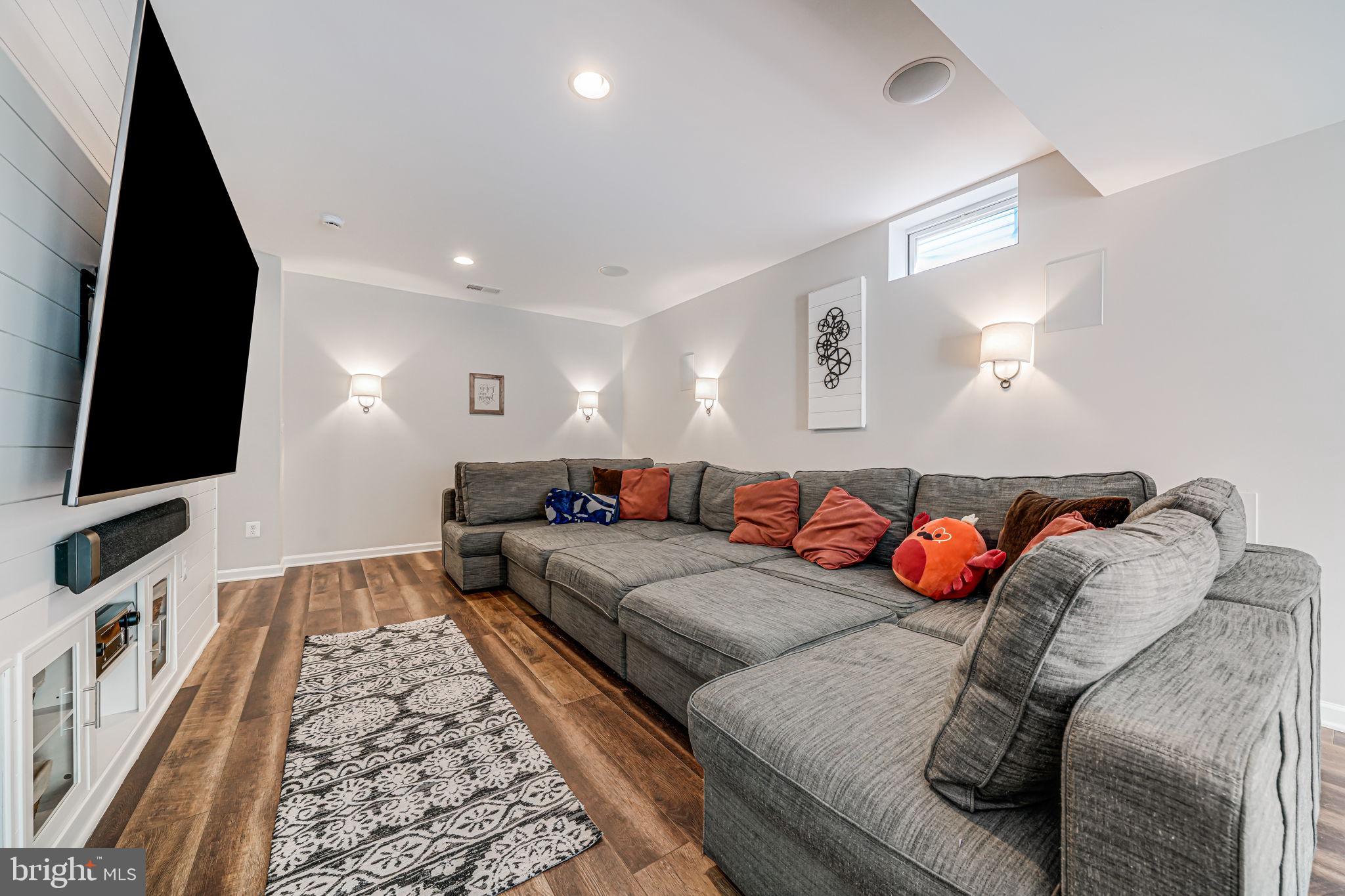 SOUTH RIDING - Residential