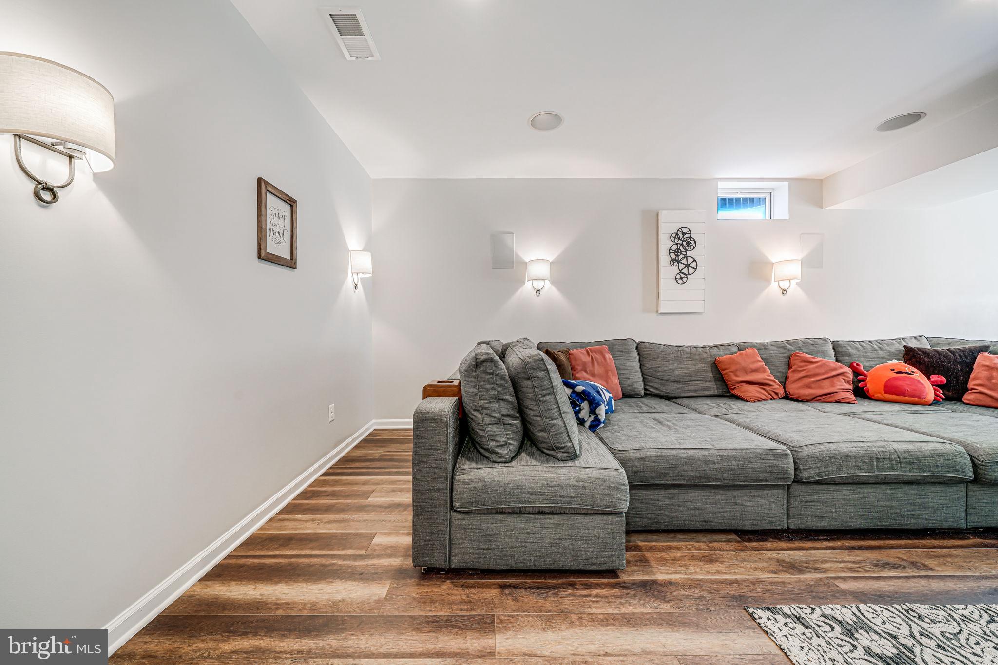 SOUTH RIDING - Residential