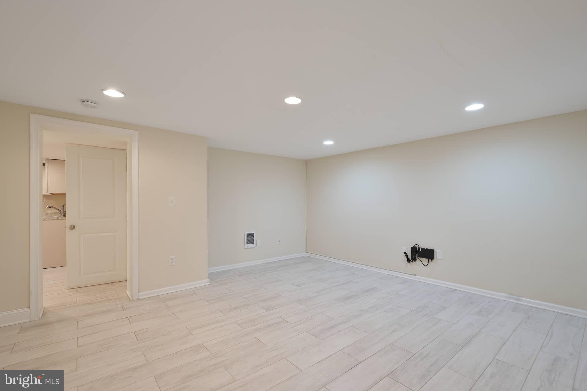 GROVETON HEIGHTS - Residential