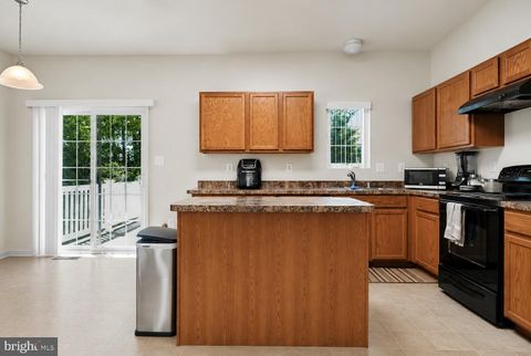 Townhouse For Sale - 5043 Oyster Reef Place<br/> Charles County, WALDORF, MD 20602