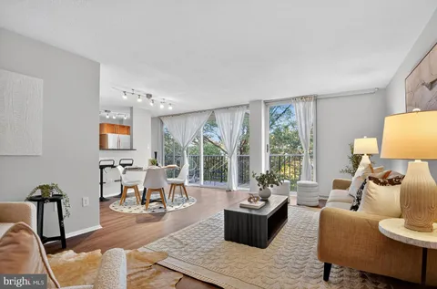 4600 S Four Mile Run Drive S Unit 301, Arlington, VA MLS: VAAR2065788