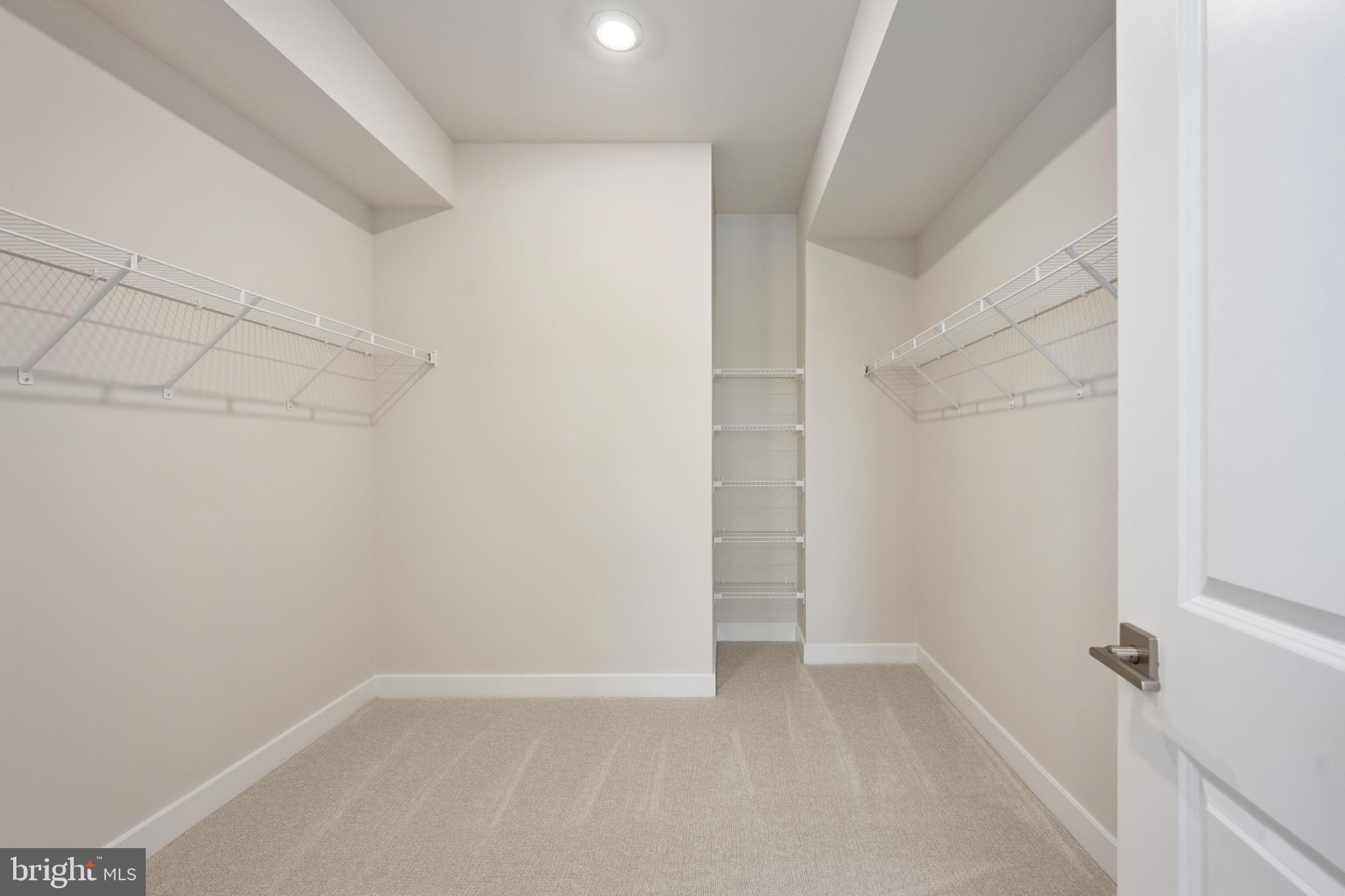 ONE LOUDOUN - Residential