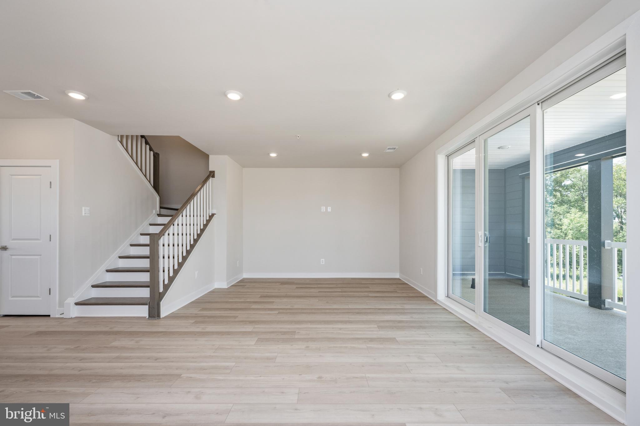 ONE LOUDOUN - Residential